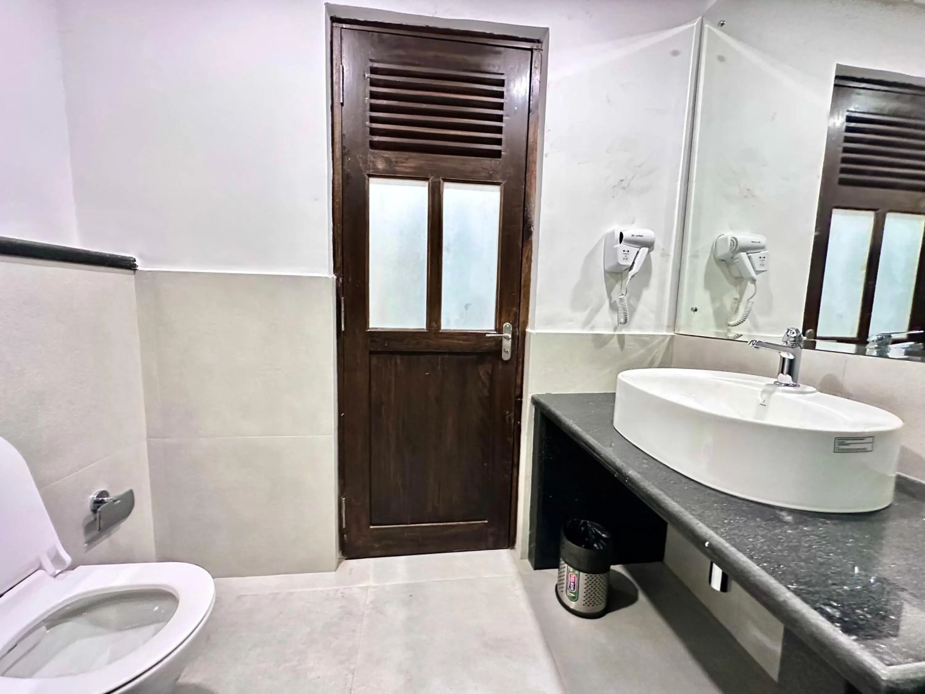 Toilet in Silver Sands Sunshine - Angaara