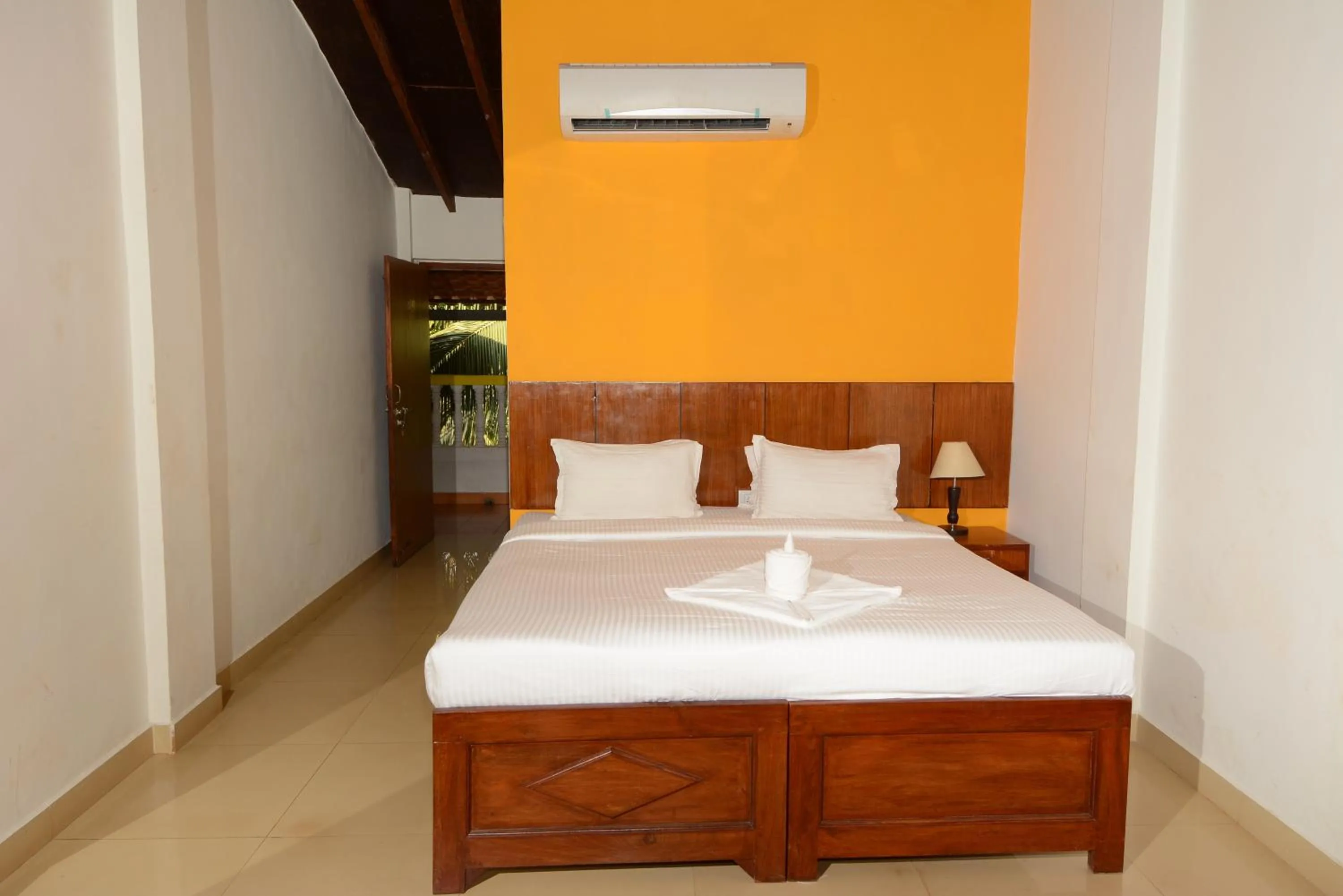 Bedroom, Bed in Silver Sands Sunshine - Angaara