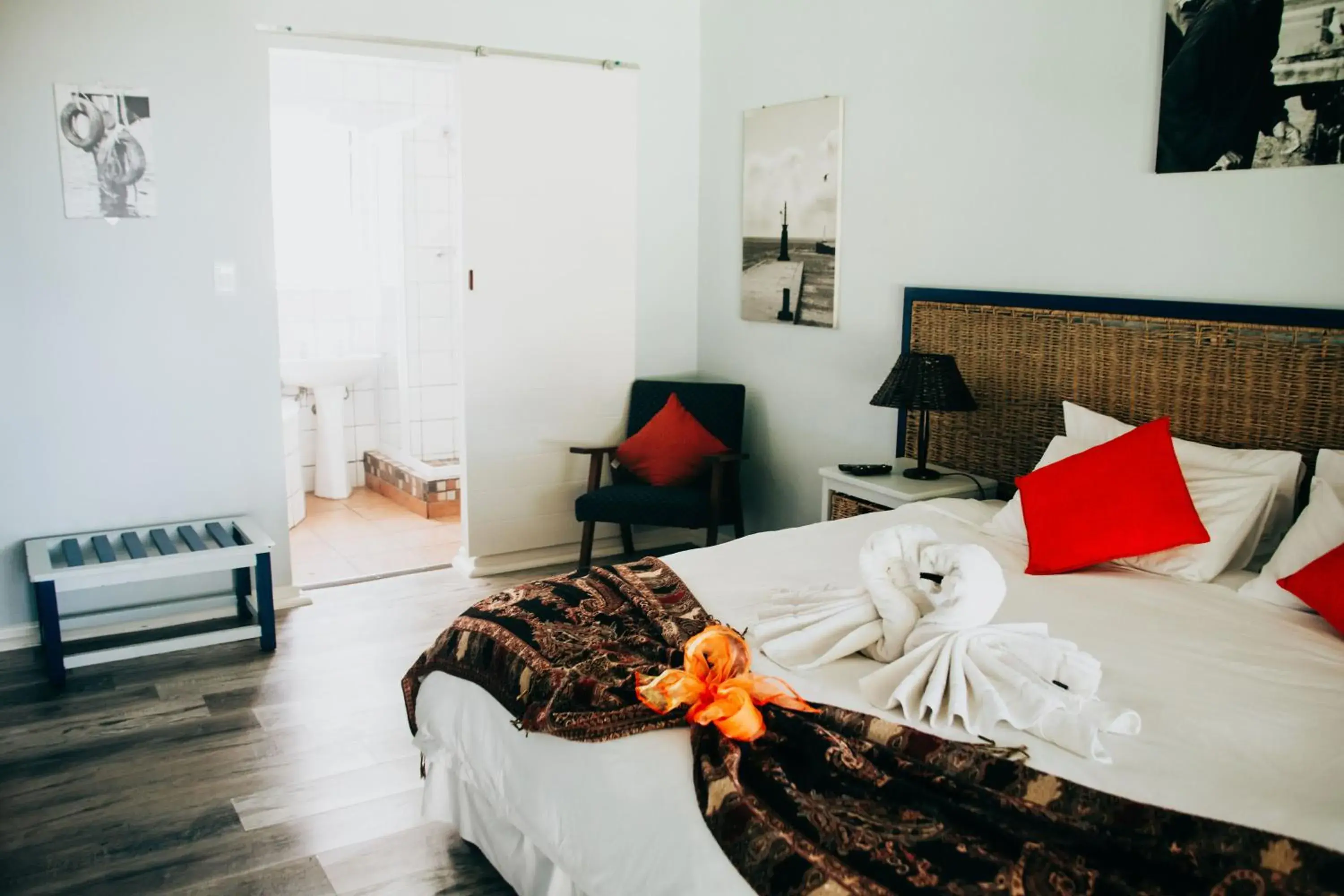 Standard Twin Room with River View - single occupancy in Laaiplek Hotel Standard Twin Room with River View - single occupancy in Laaiplek Hotel