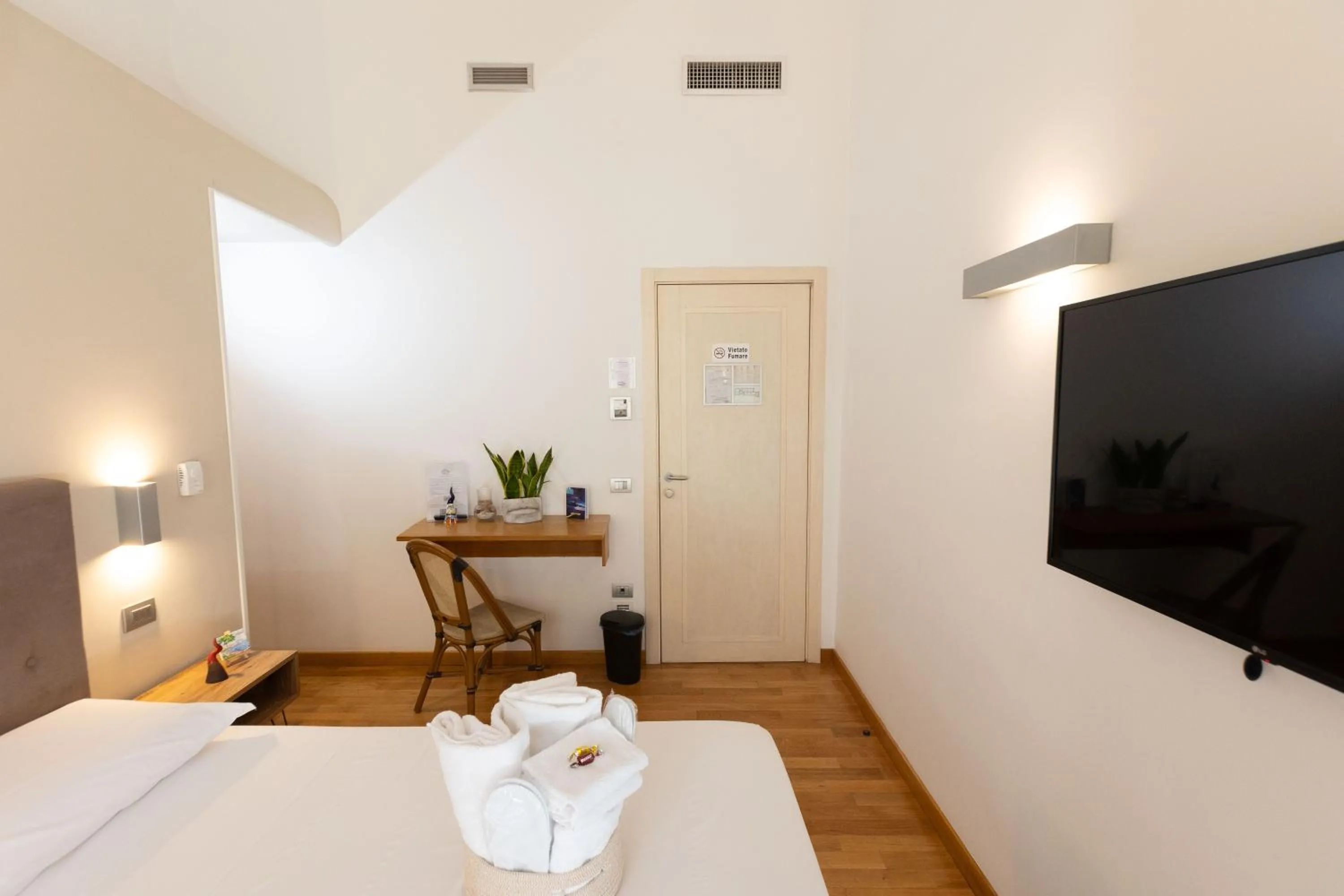 Bedroom, Bed in Lungomare Suite & Spa