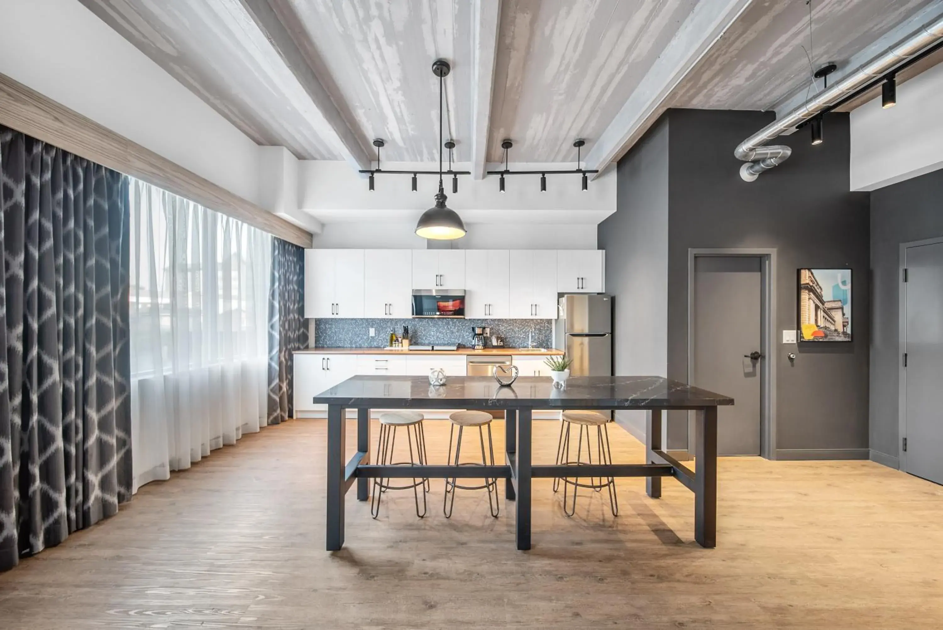 Executive Suite in Cannery Lofts Niagara Executive Suite in Cannery Lofts Niagara