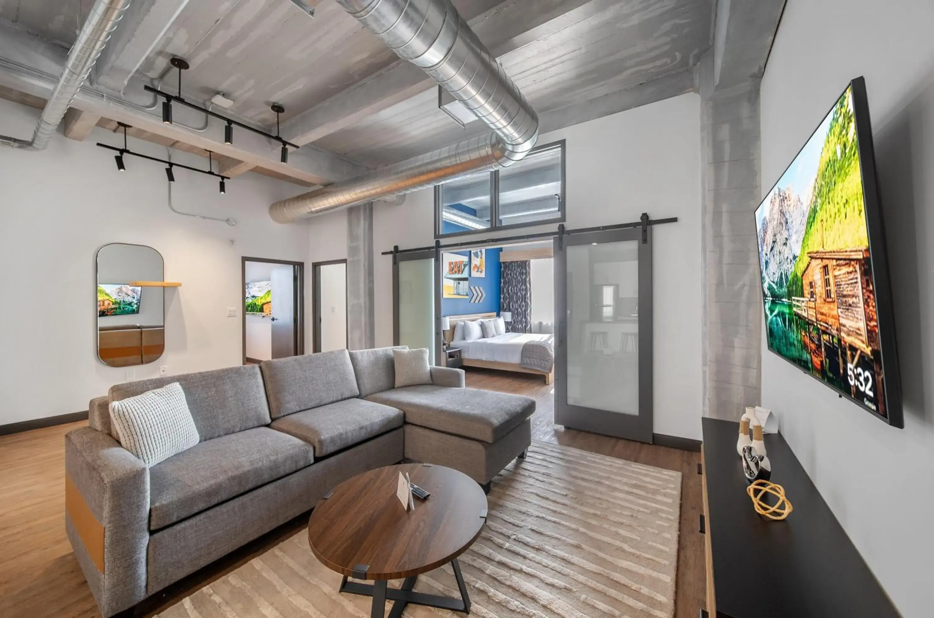 Deluxe Suite in Cannery Lofts Niagara Deluxe Suite in Cannery Lofts Niagara