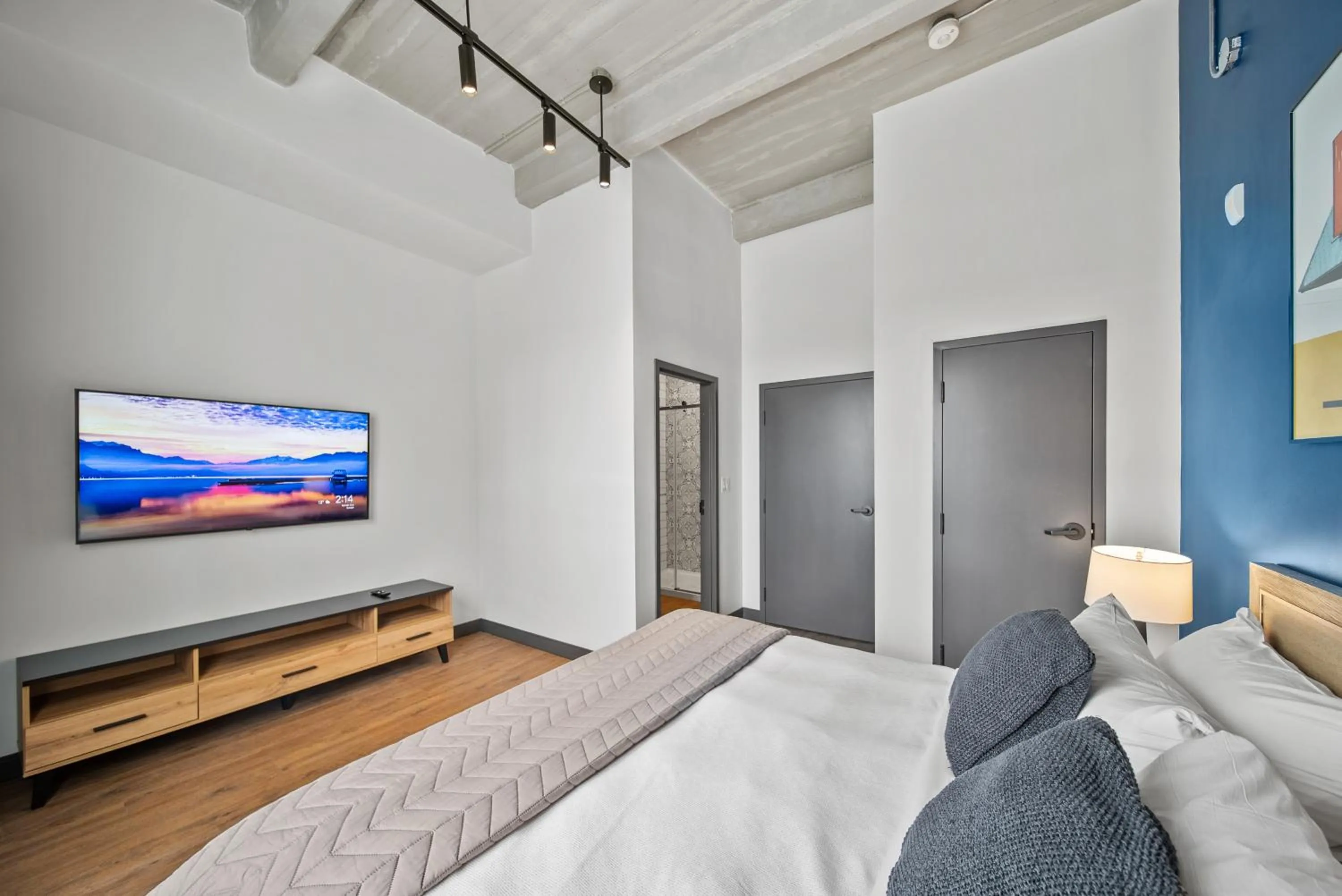 Bedroom, Bed in Cannery Lofts Niagara