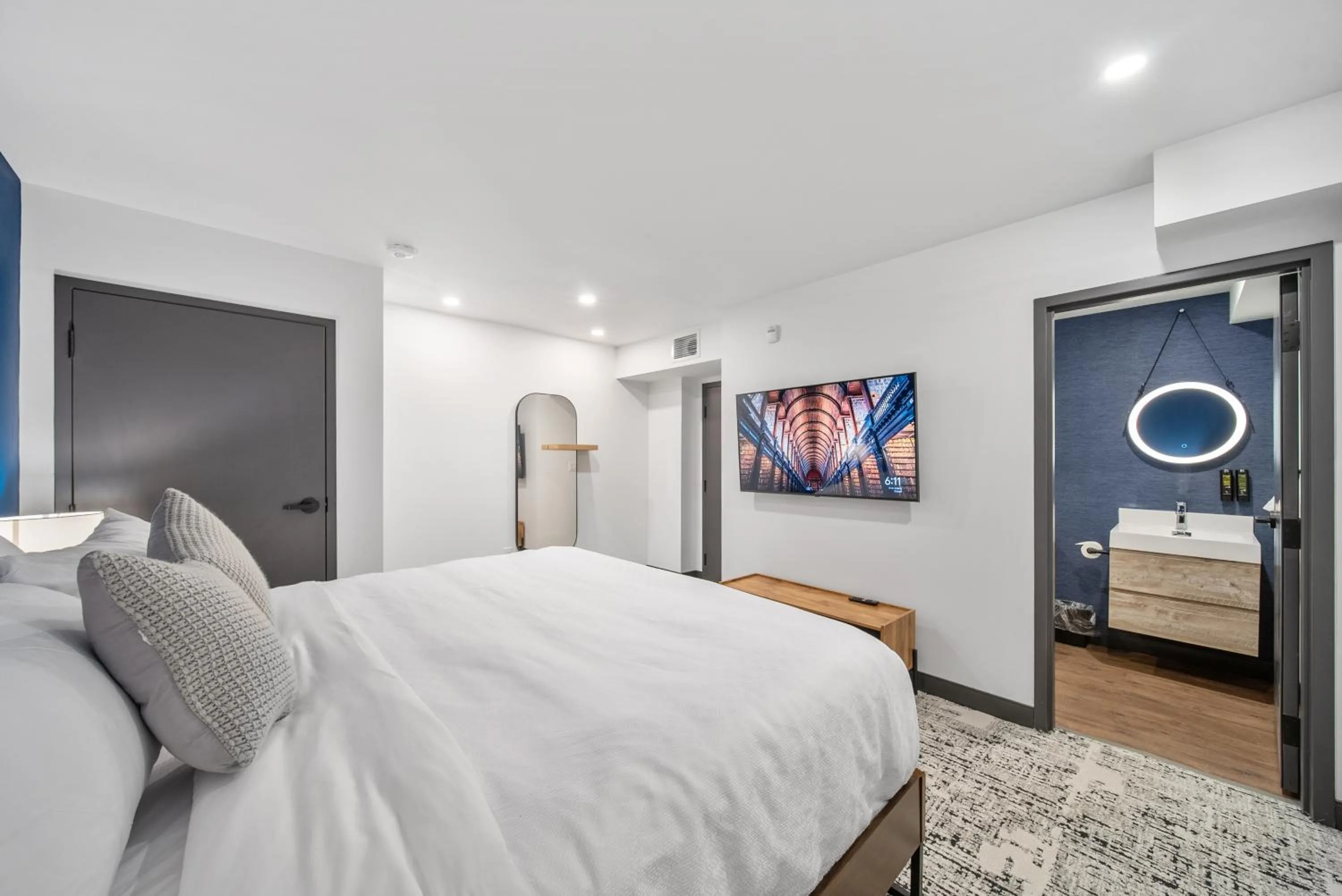 Bedroom, Bed in Cannery Lofts Niagara