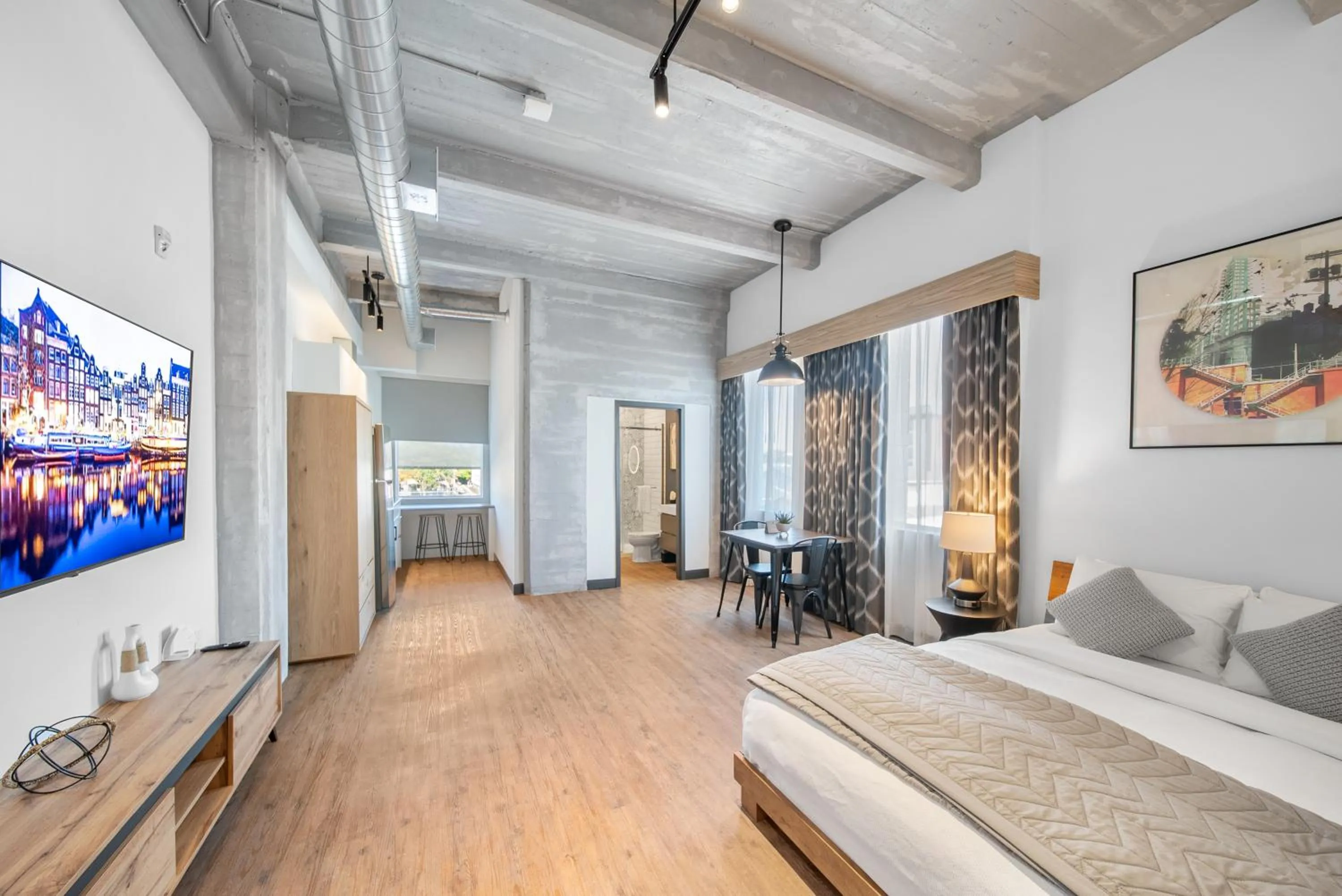Bedroom, Bed in Cannery Lofts Niagara