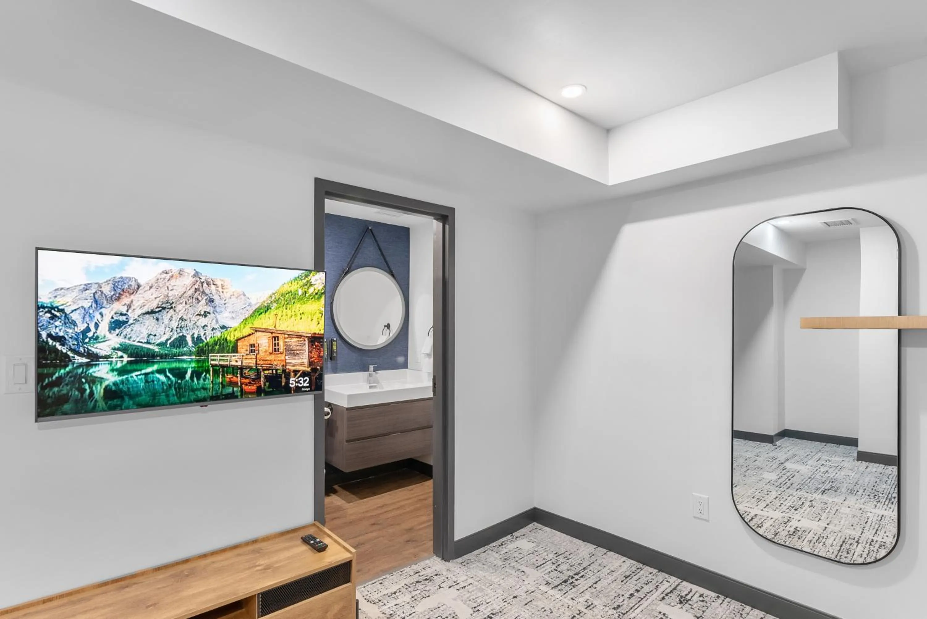 Bathroom, Bed in Cannery Lofts Niagara
