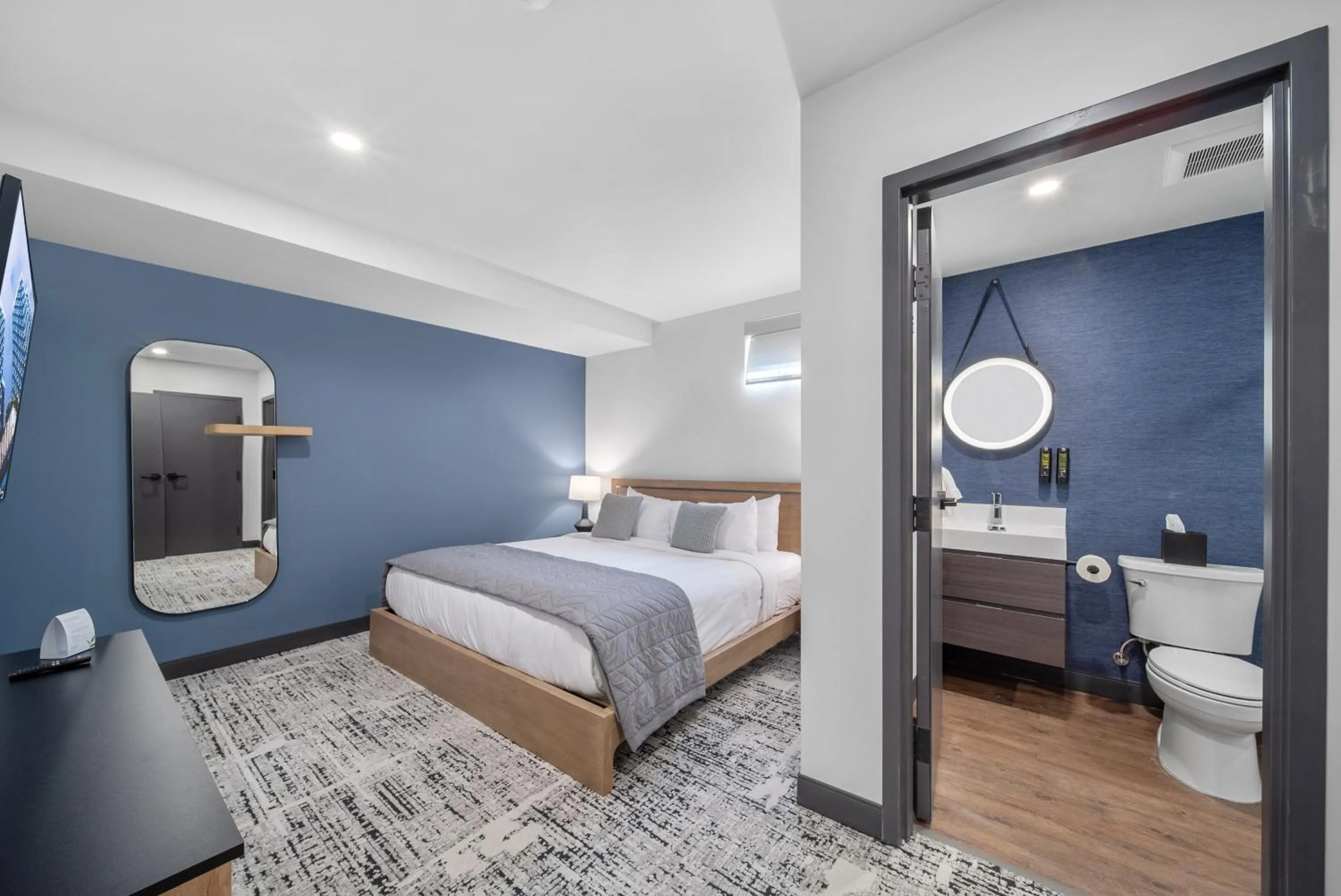 Bedroom, Bed in Cannery Lofts Niagara