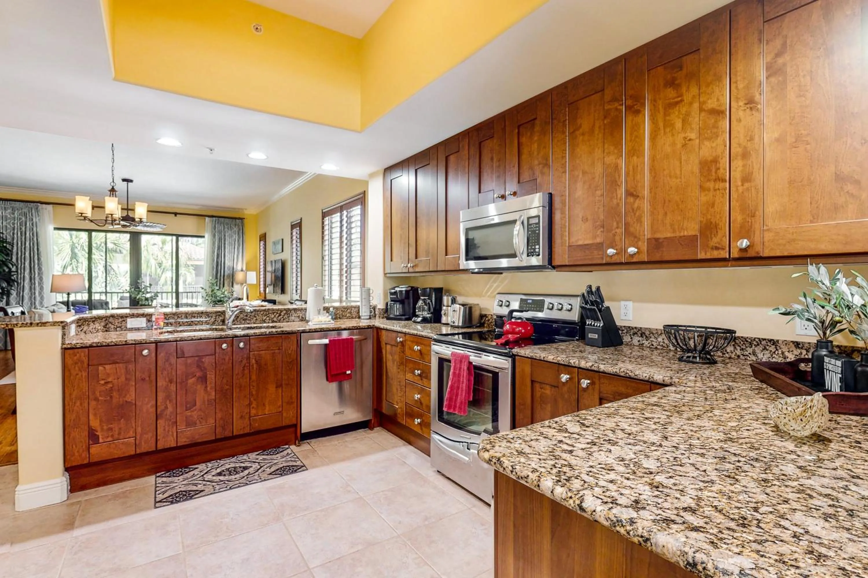 Kitchen/Kitchenette in Naples Bay Resort The Cottages