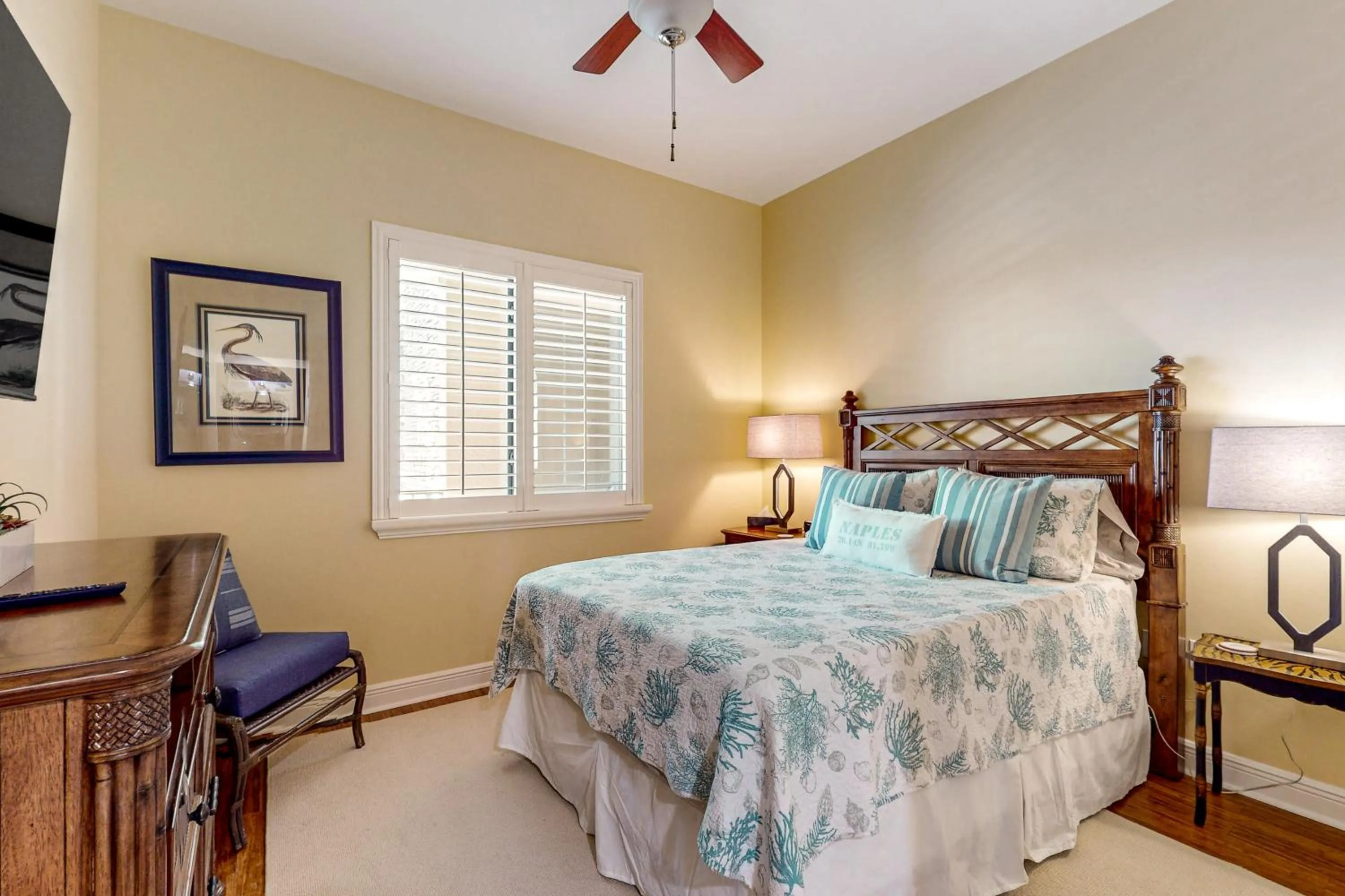 Bed in Naples Bay Resort The Cottages