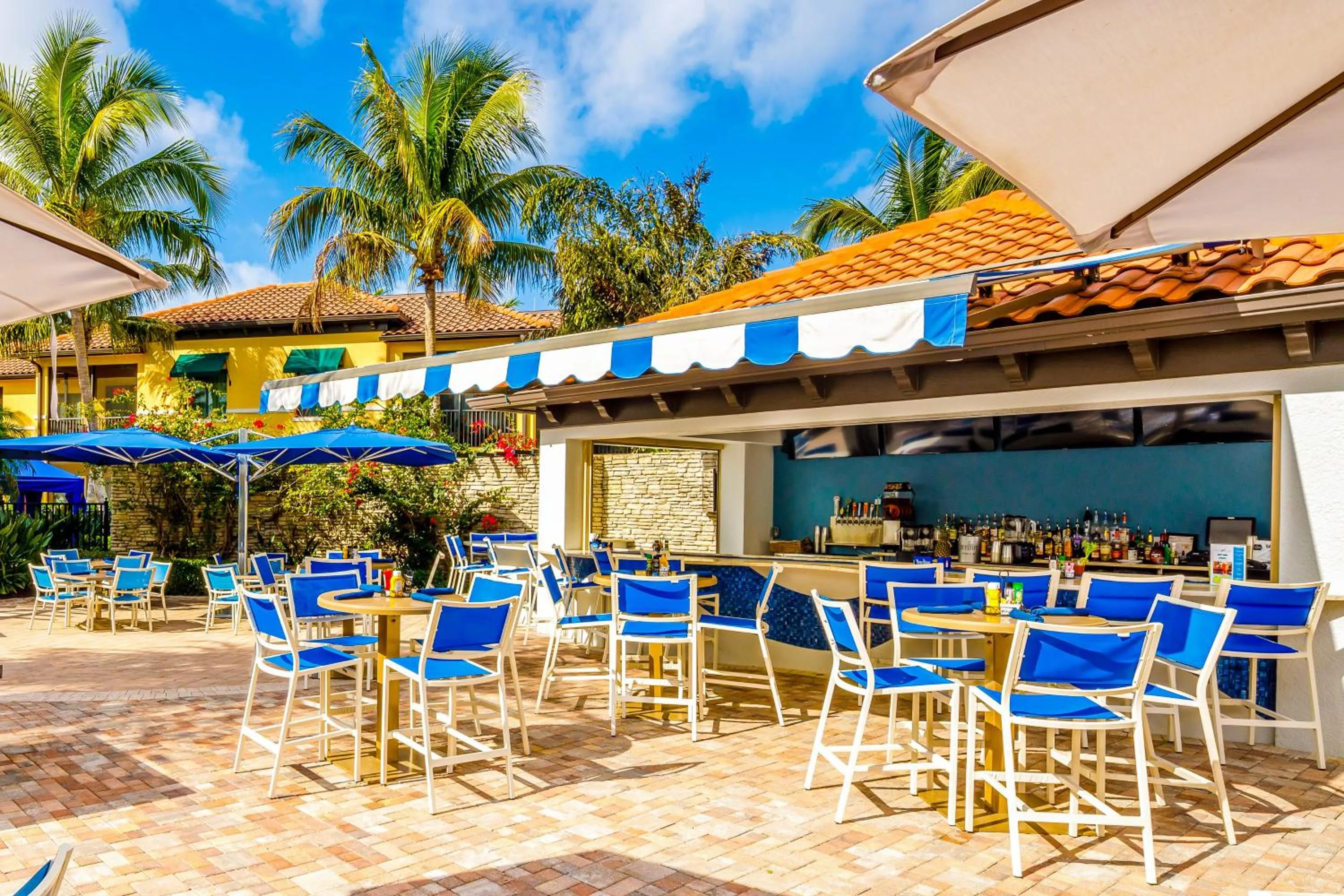 Restaurant/Places to Eat in Naples Bay Resort The Cottages