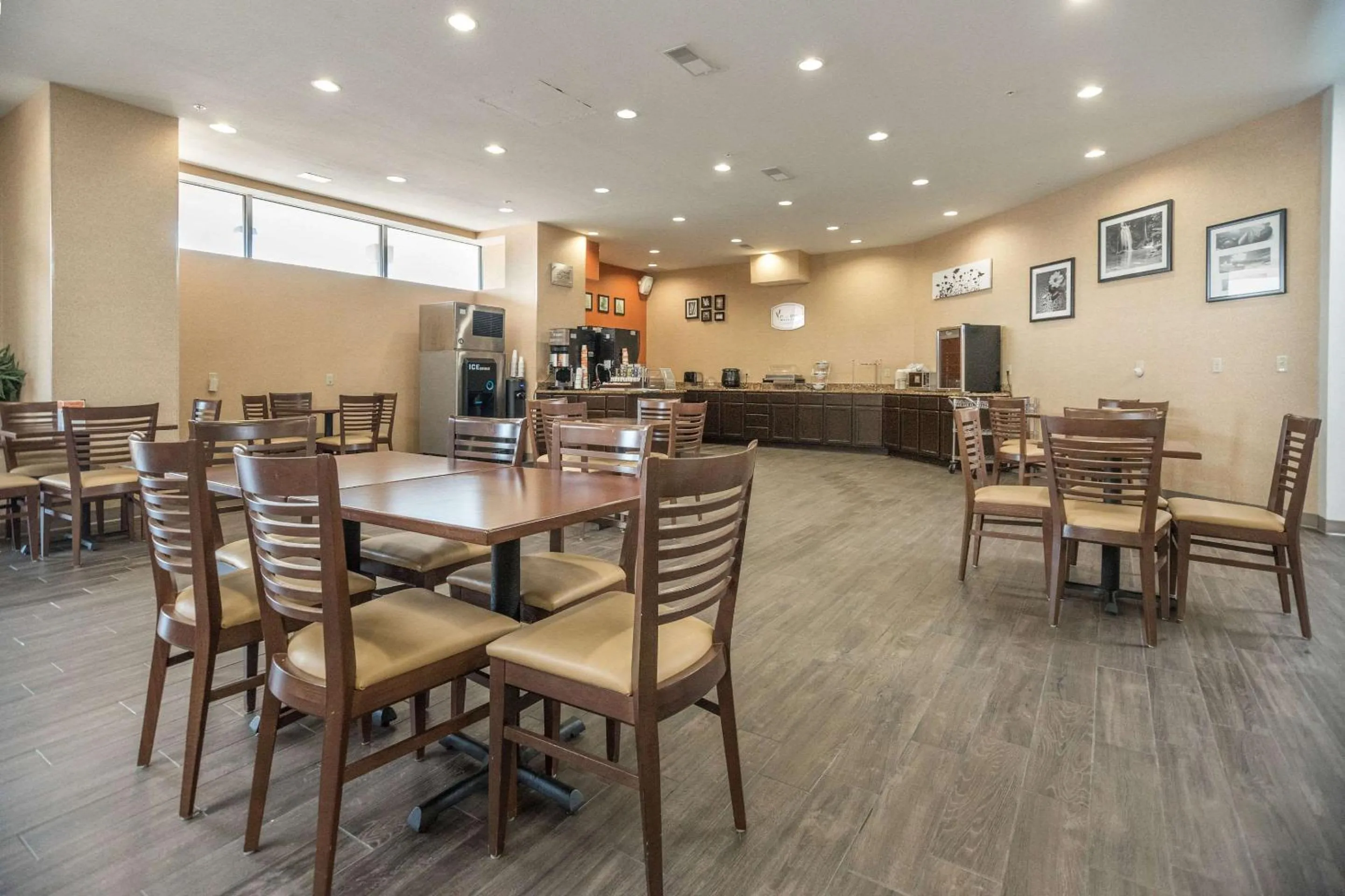 Breakfast in Sleep Inn & Suites And Conference Center Downtown