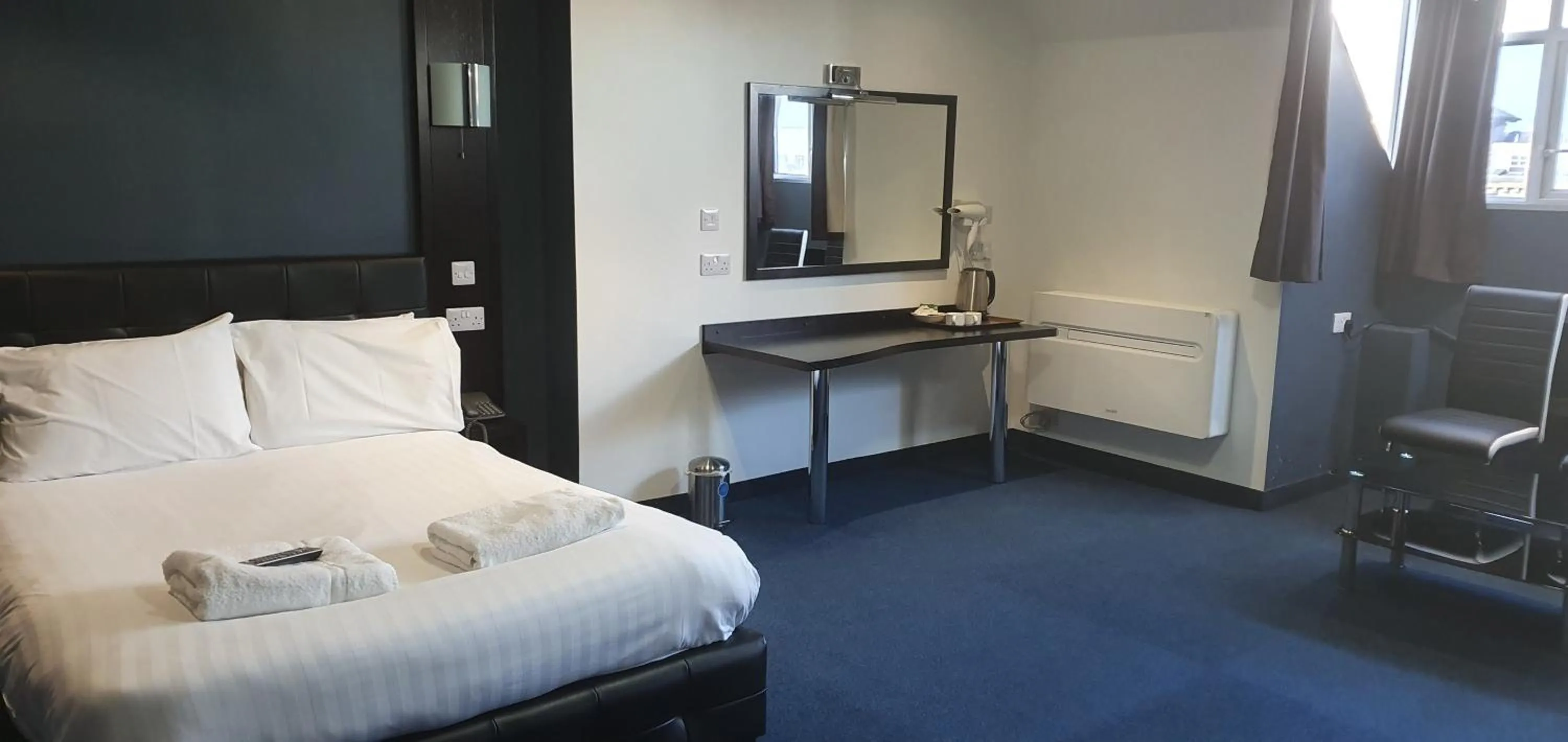 Photo of the whole room, Bed in Gilson Hotel