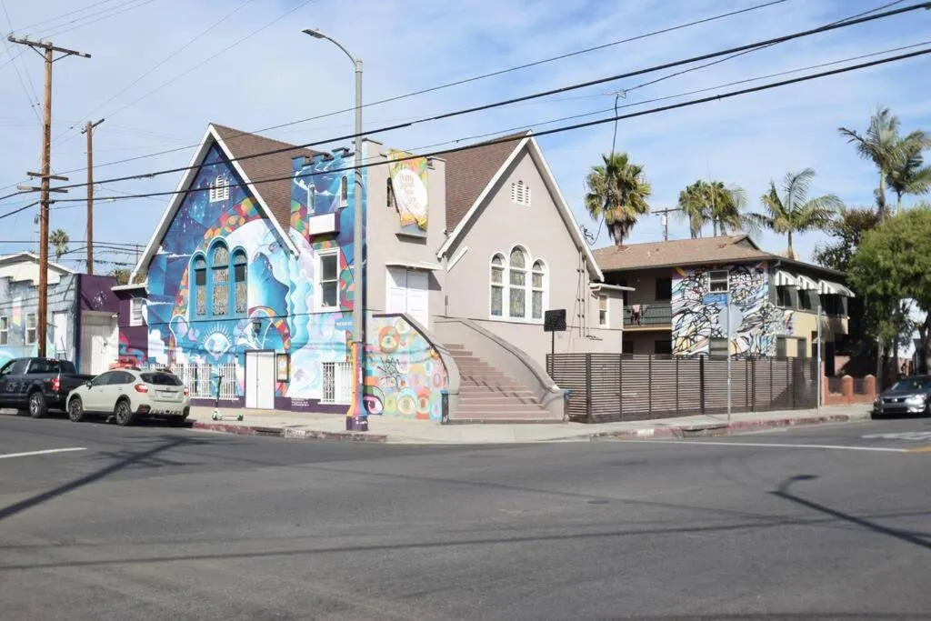Neighbourhood in Villa by the Ocean in Venice Beach