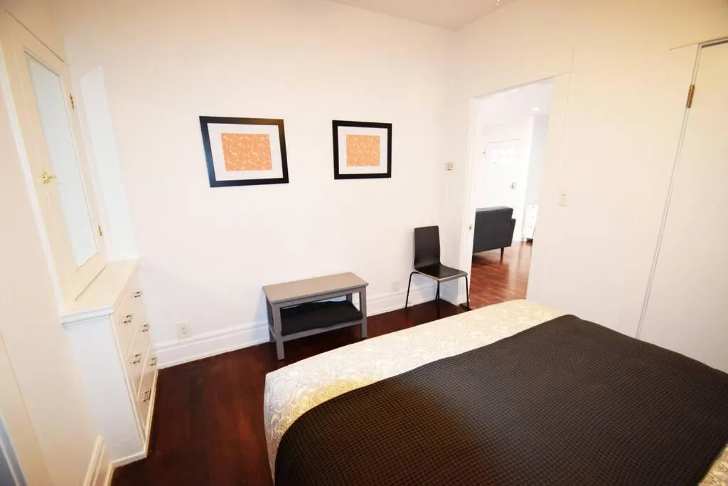 Bedroom, Bed in Villa by the Ocean in Venice Beach
