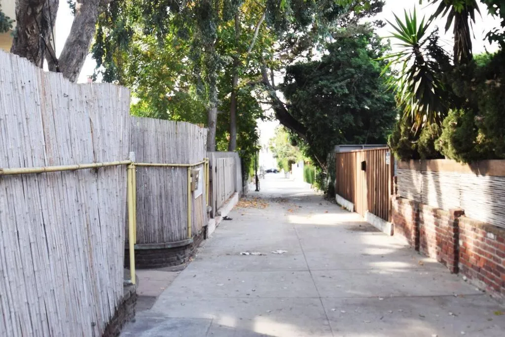 Neighbourhood in Villa by the Ocean in Venice Beach