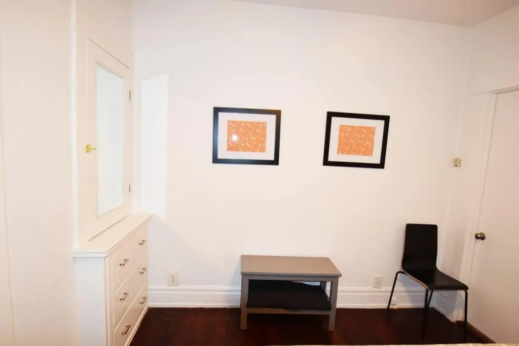 Bedroom in Villa by the Ocean in Venice Beach