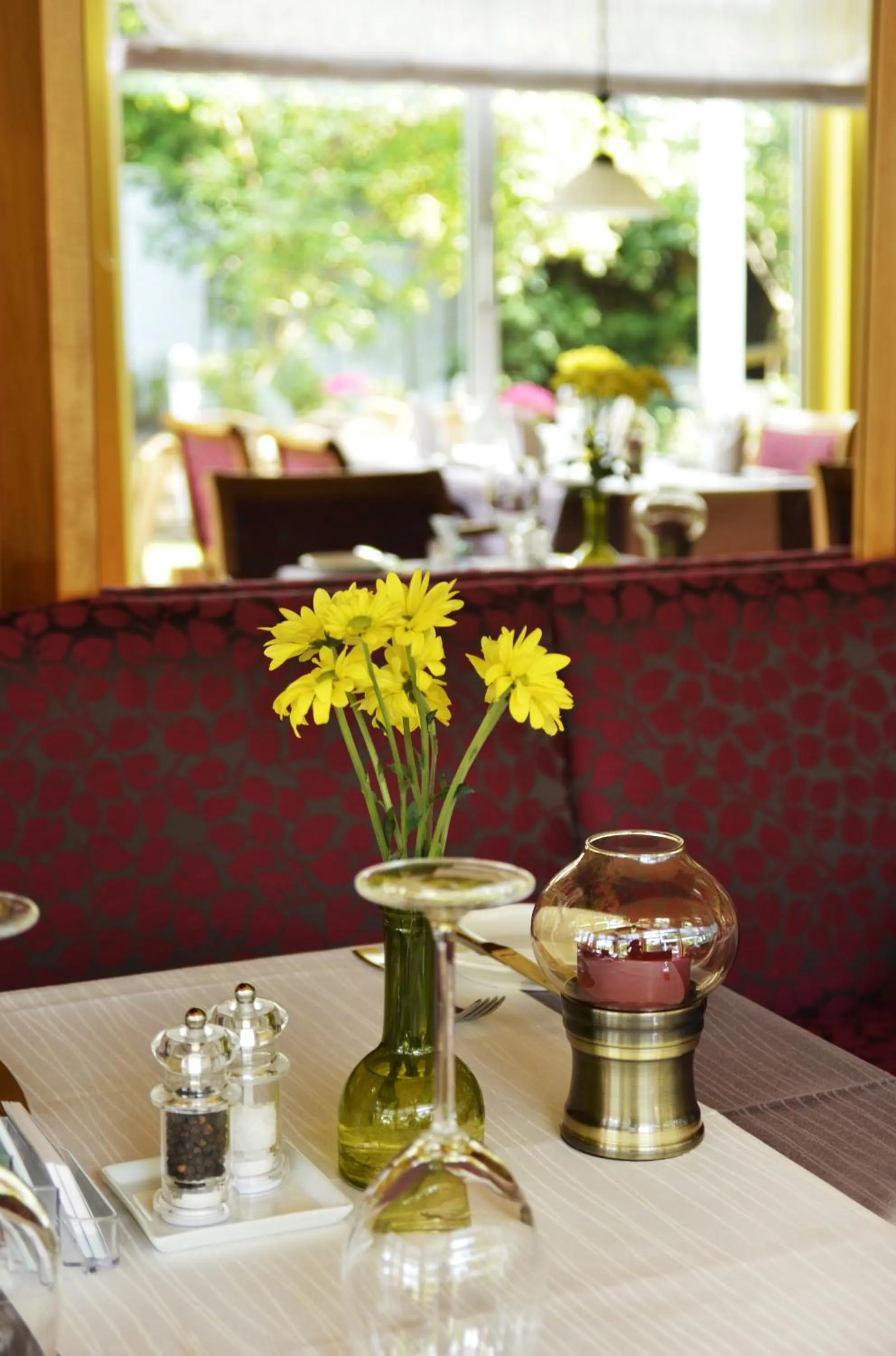 Restaurant/places to eat in Hotel Landhaus Dierkow