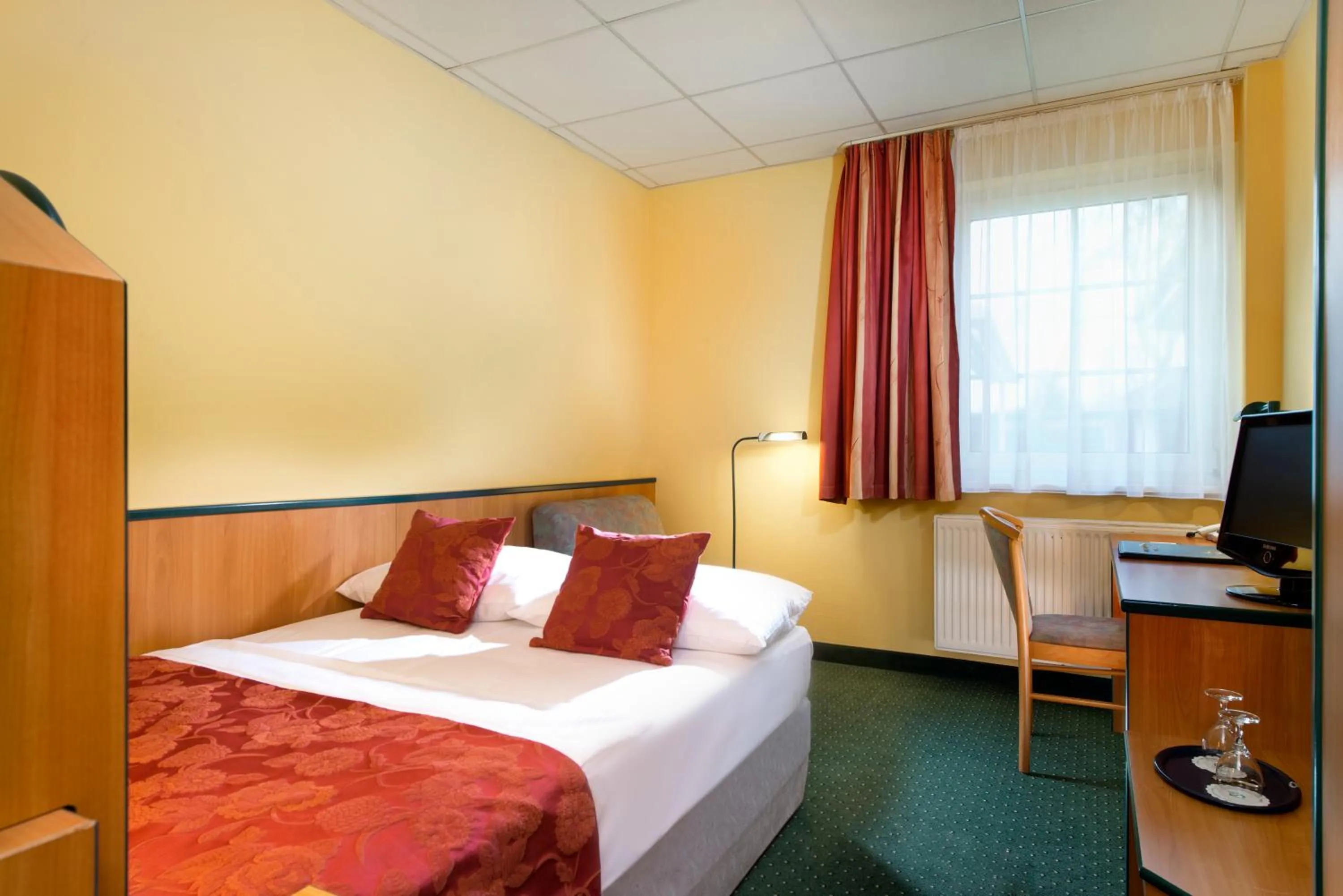 Photo of the whole room, Bed in Hotel Landhaus Dierkow