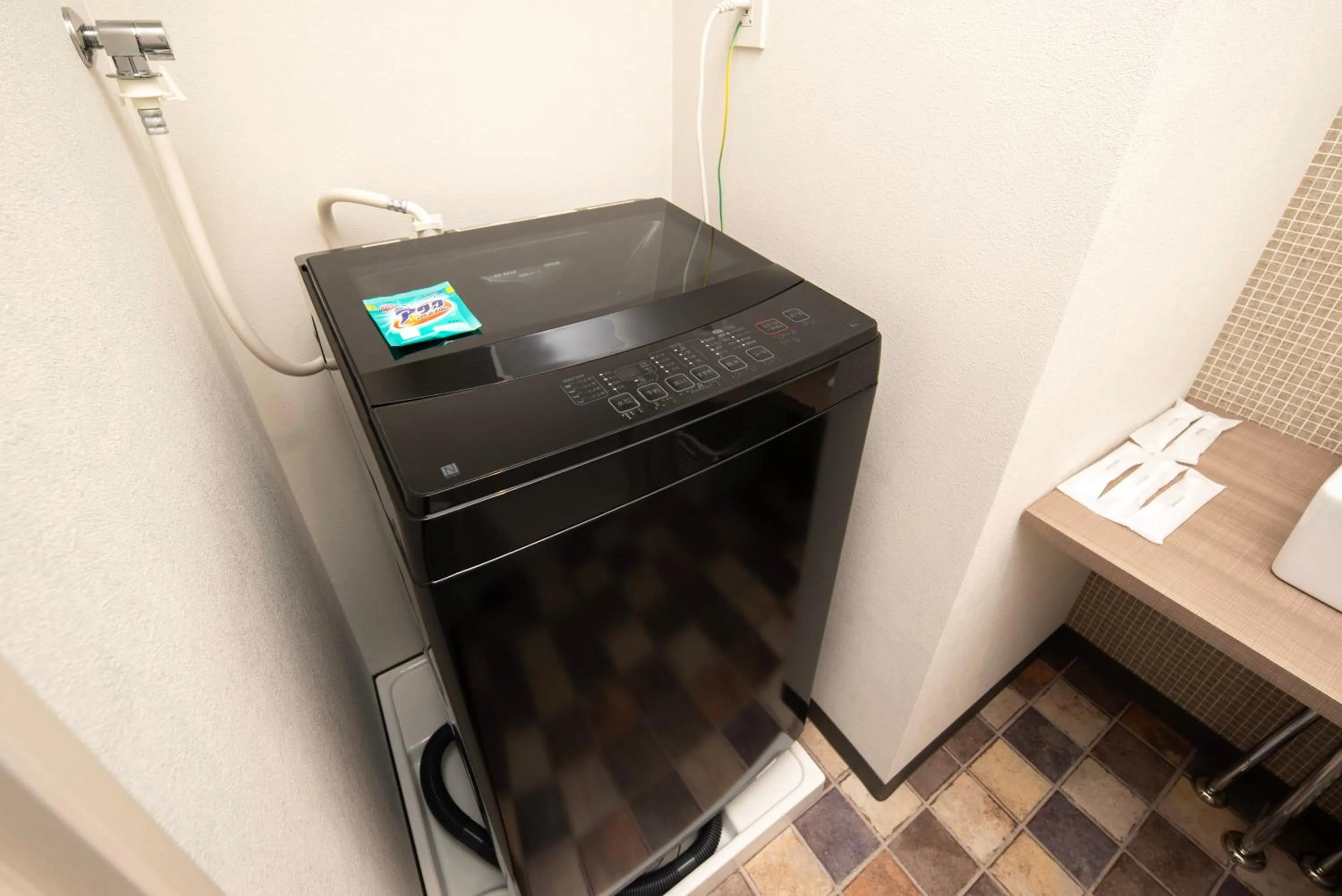 Photo of the whole room in WELLSTAY Osaka Shinimamiya Station