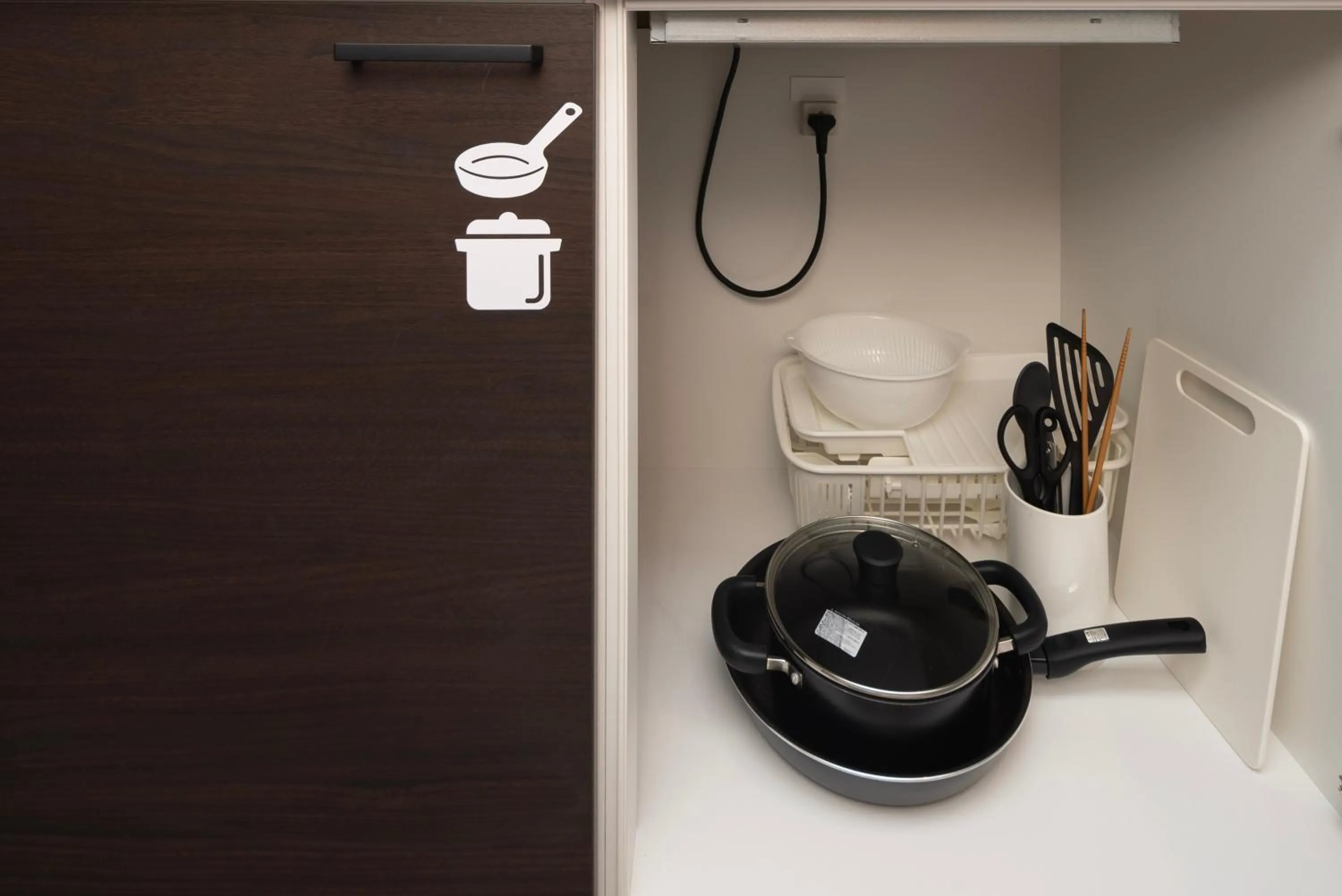 Photo of the whole room in WELLSTAY Osaka Shinimamiya Station