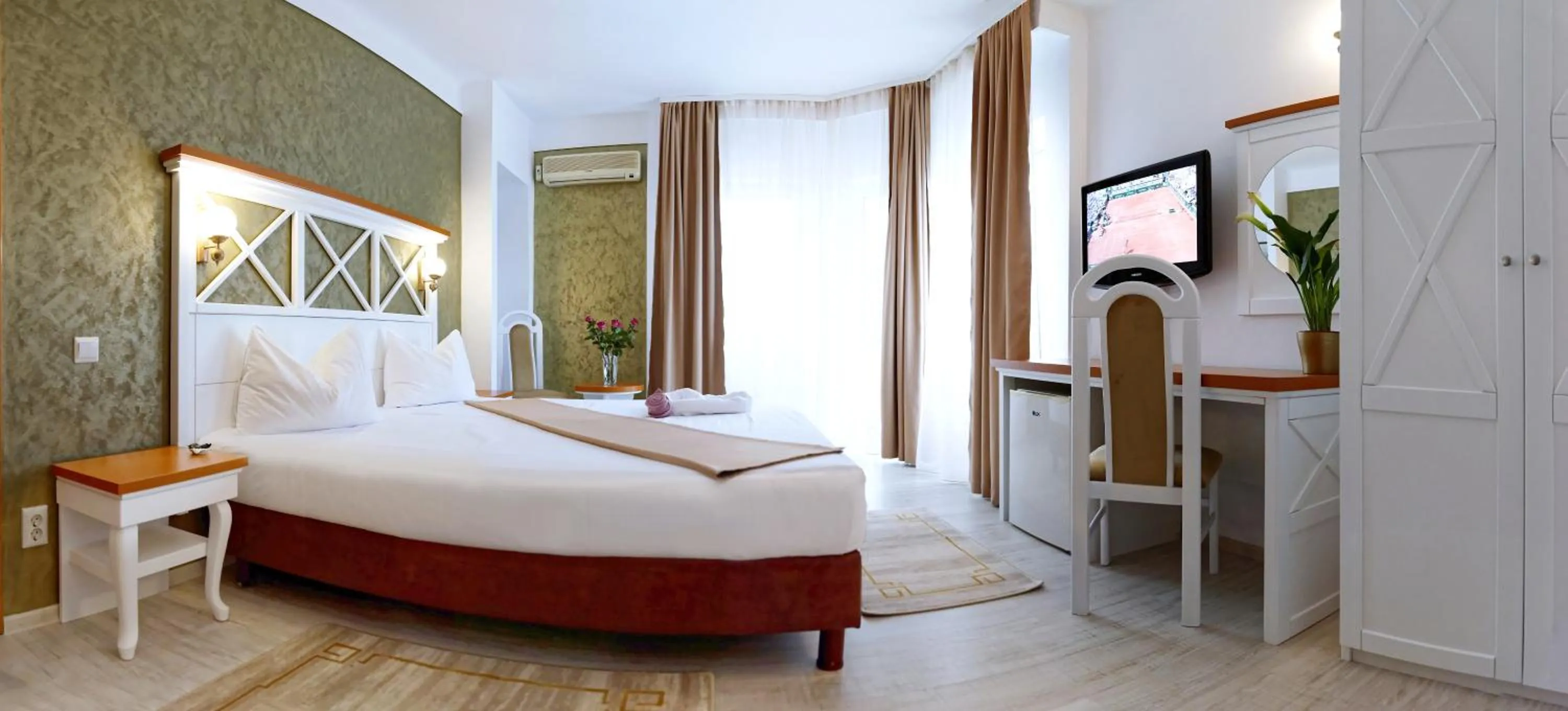 Photo of the whole room, Bed in Hotel Albatros