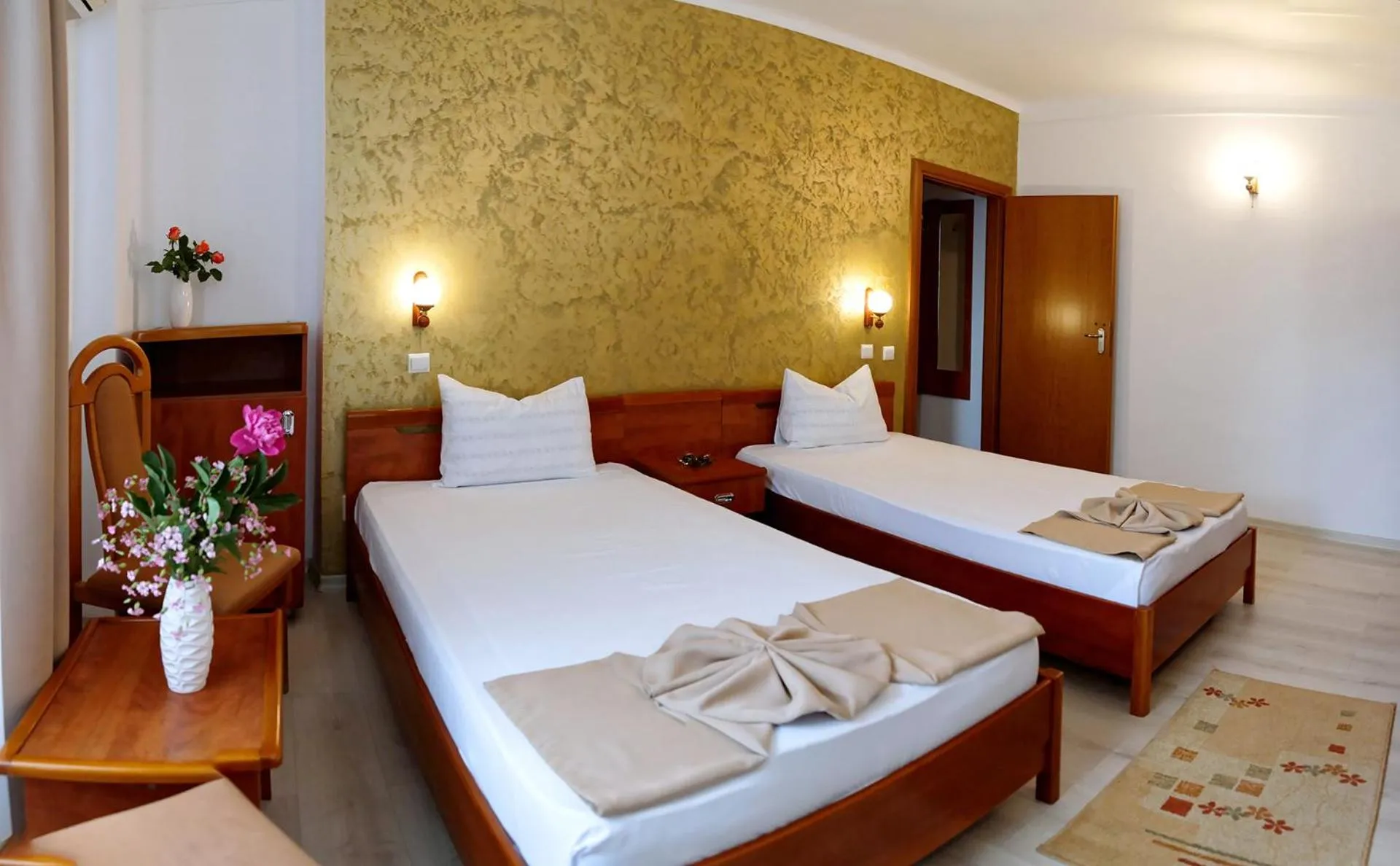 Photo of the whole room, Bed in Hotel Albatros