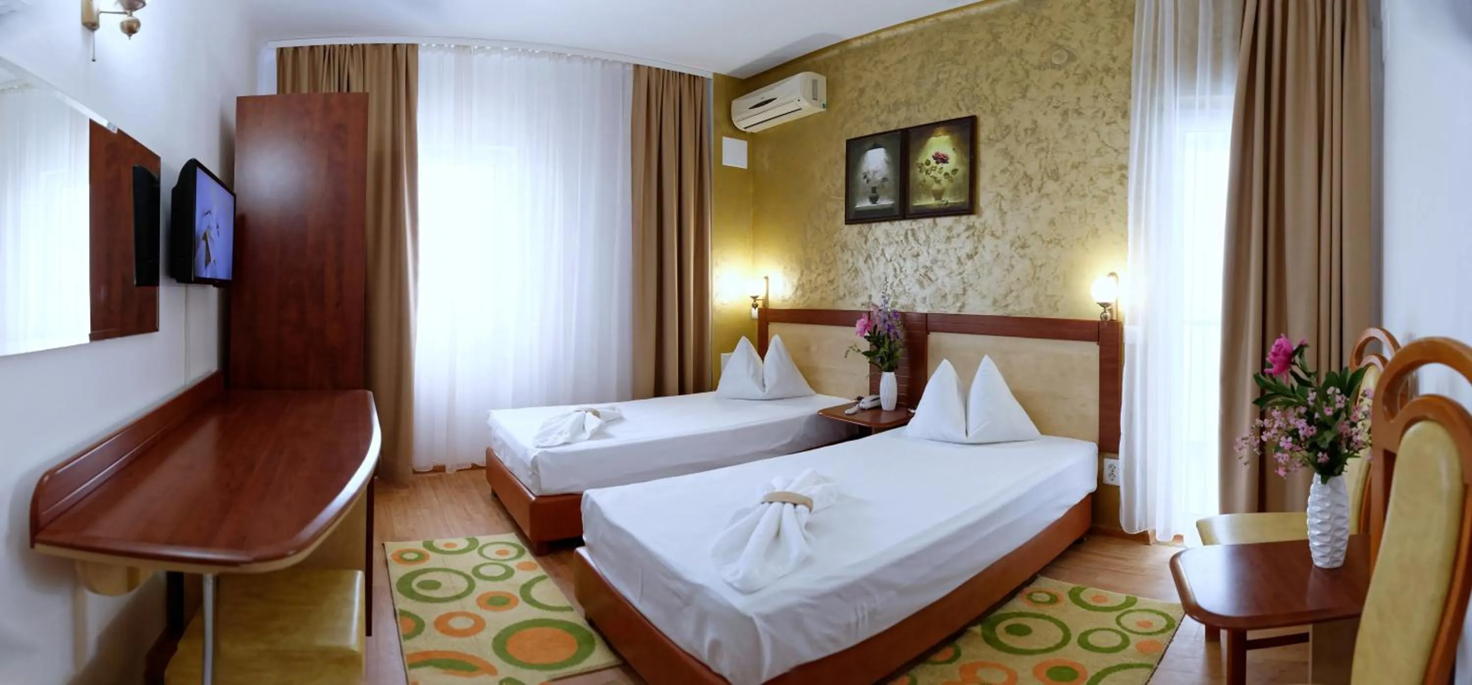 Photo of the whole room, Bed in Hotel Albatros