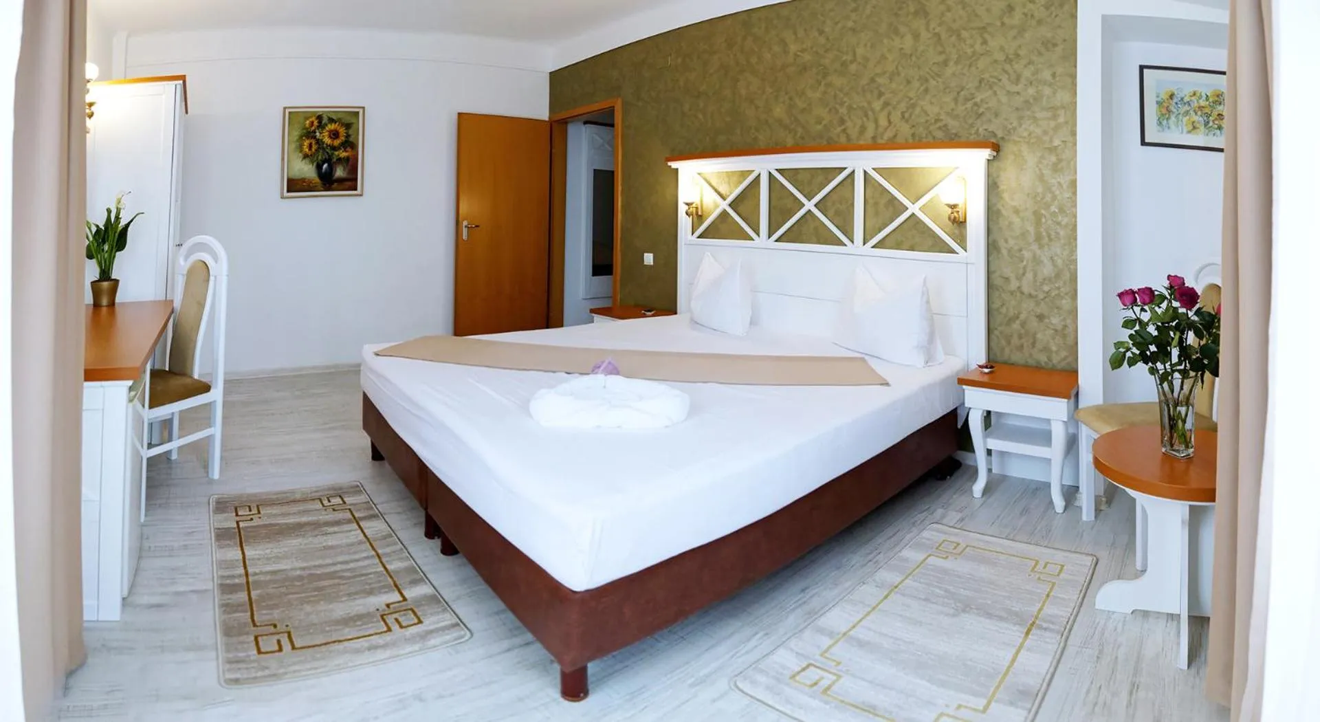 Photo of the whole room, Bed in Hotel Albatros