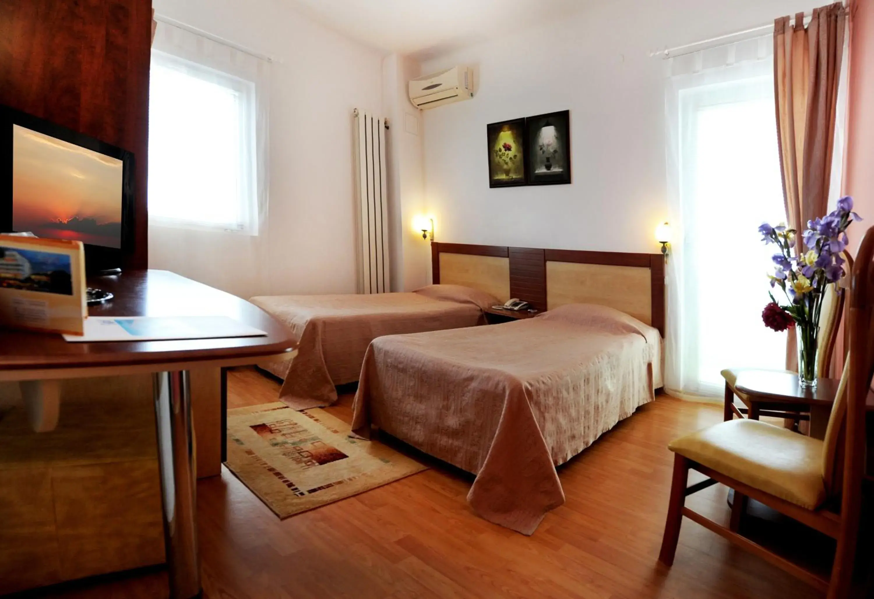 Twin Room with Sea View in Hotel Albatros Twin Room with Sea View in Hotel Albatros