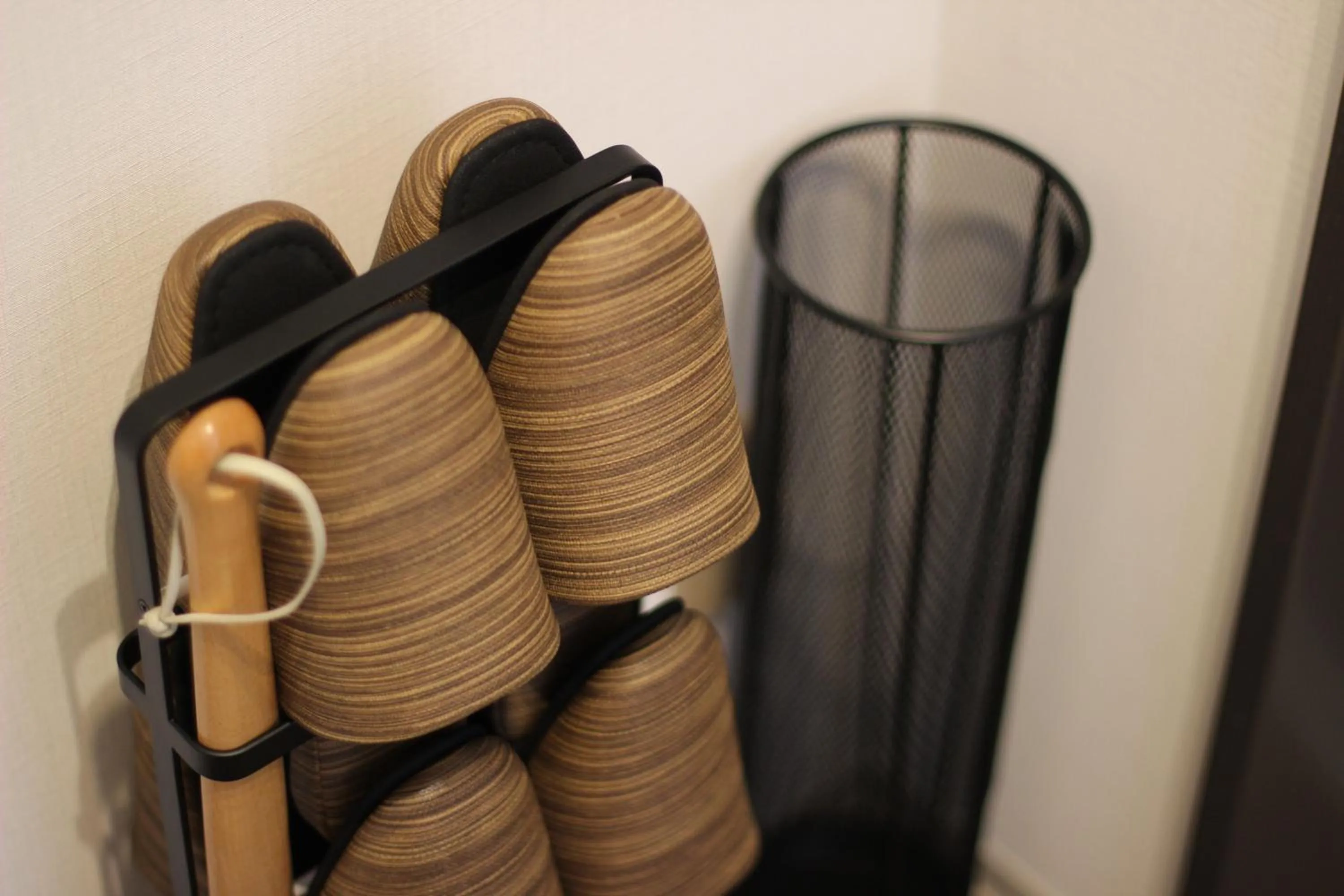 Photo of the whole room in Justin Fukuoka