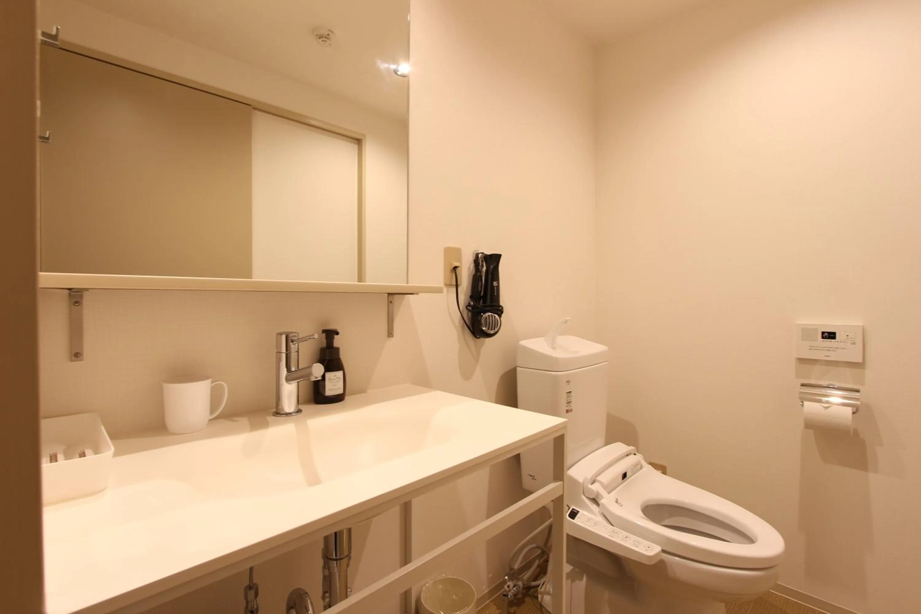 Bathroom in Justin Fukuoka