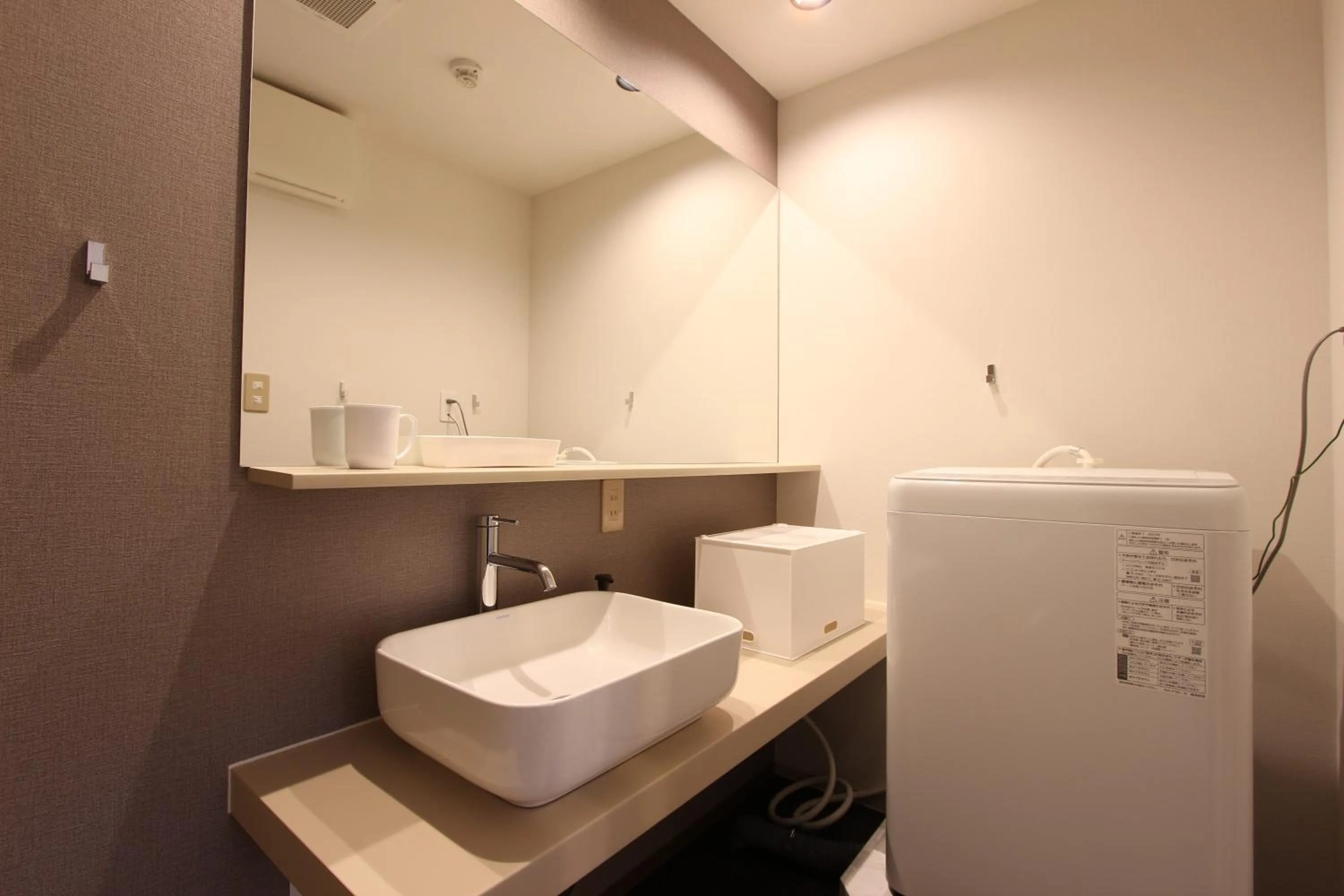 Bathroom in Justin Fukuoka