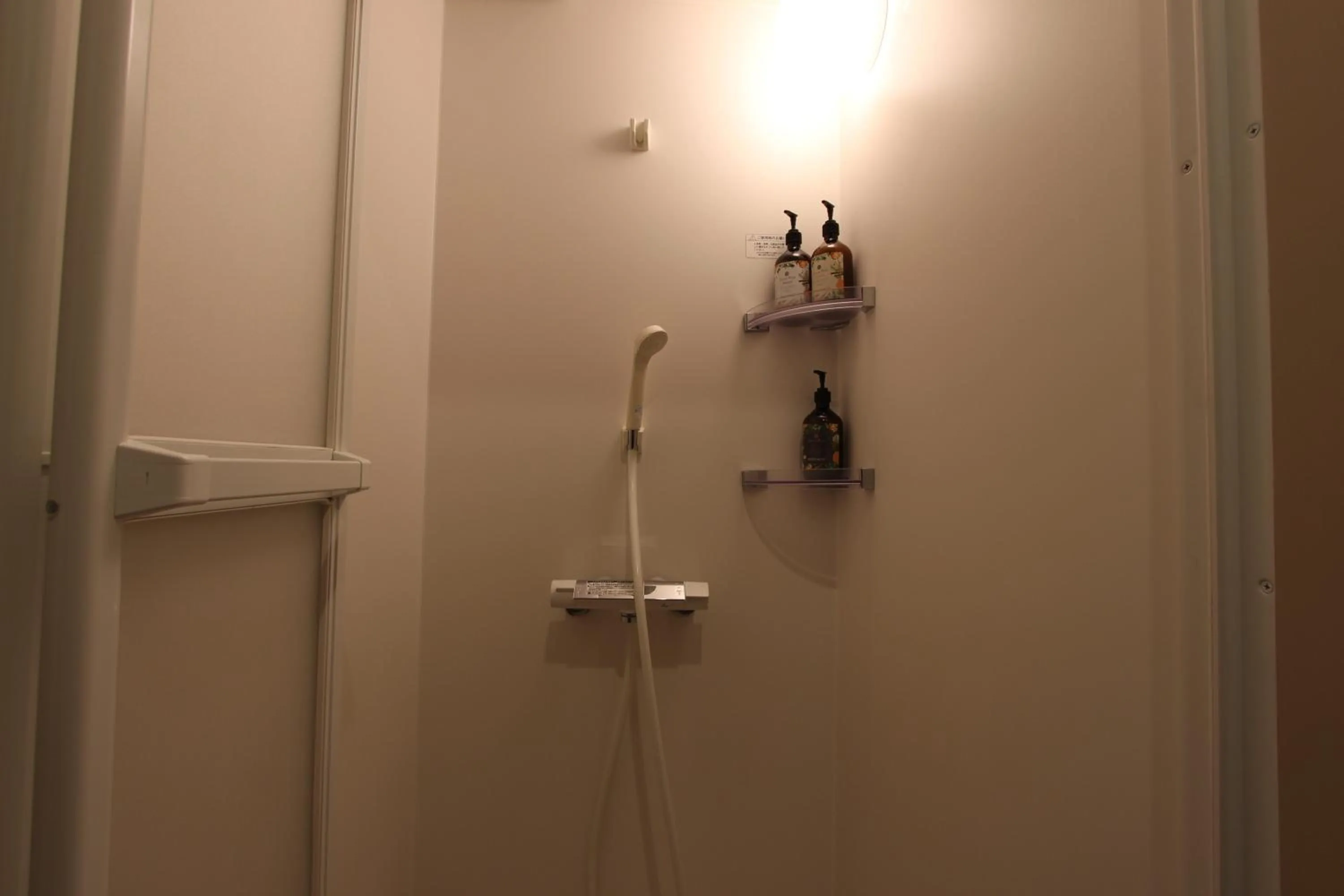 Shower in Justin Fukuoka