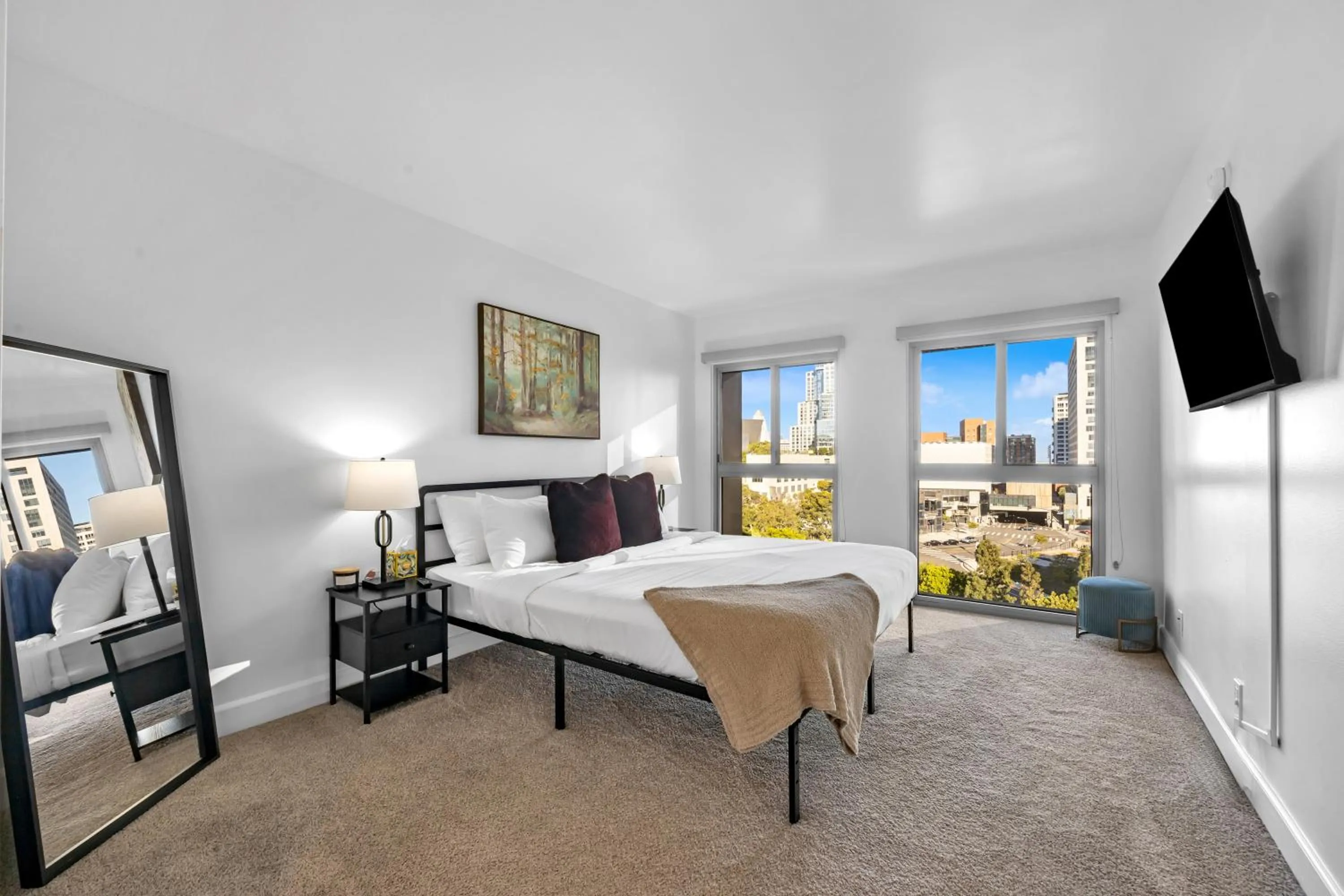 Bed in Modern Luxury 2 Bed with Panoramic City Views in Downtown LA