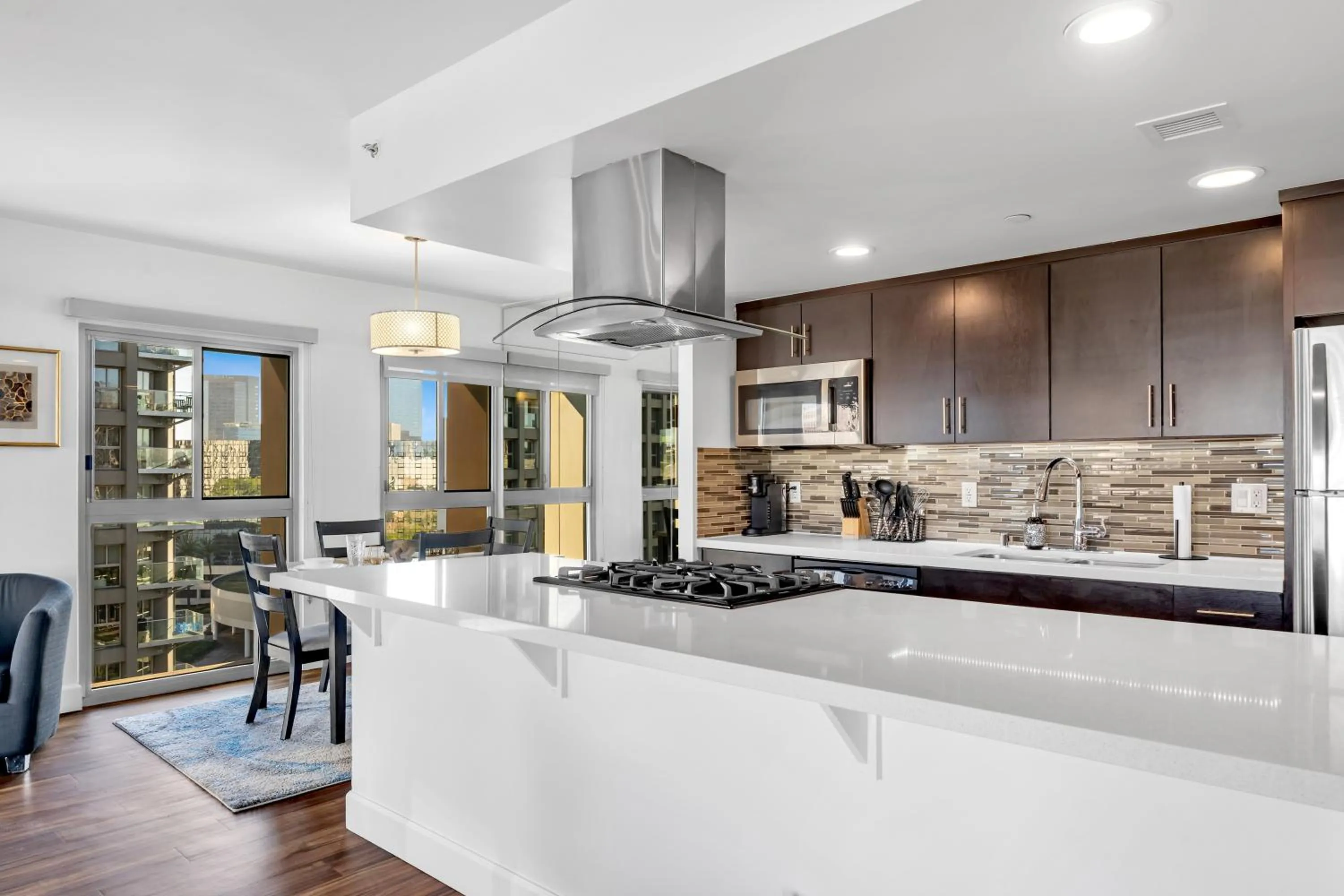 Modern Luxury 2 Bed with Panoramic City Views in Downtown LA