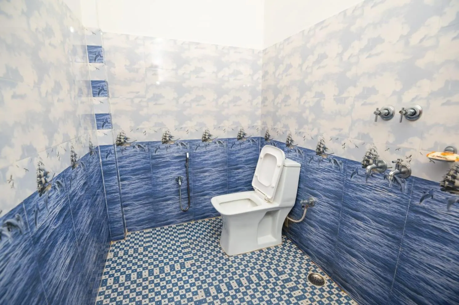 Bathroom in JUNGLE STAR MANSION