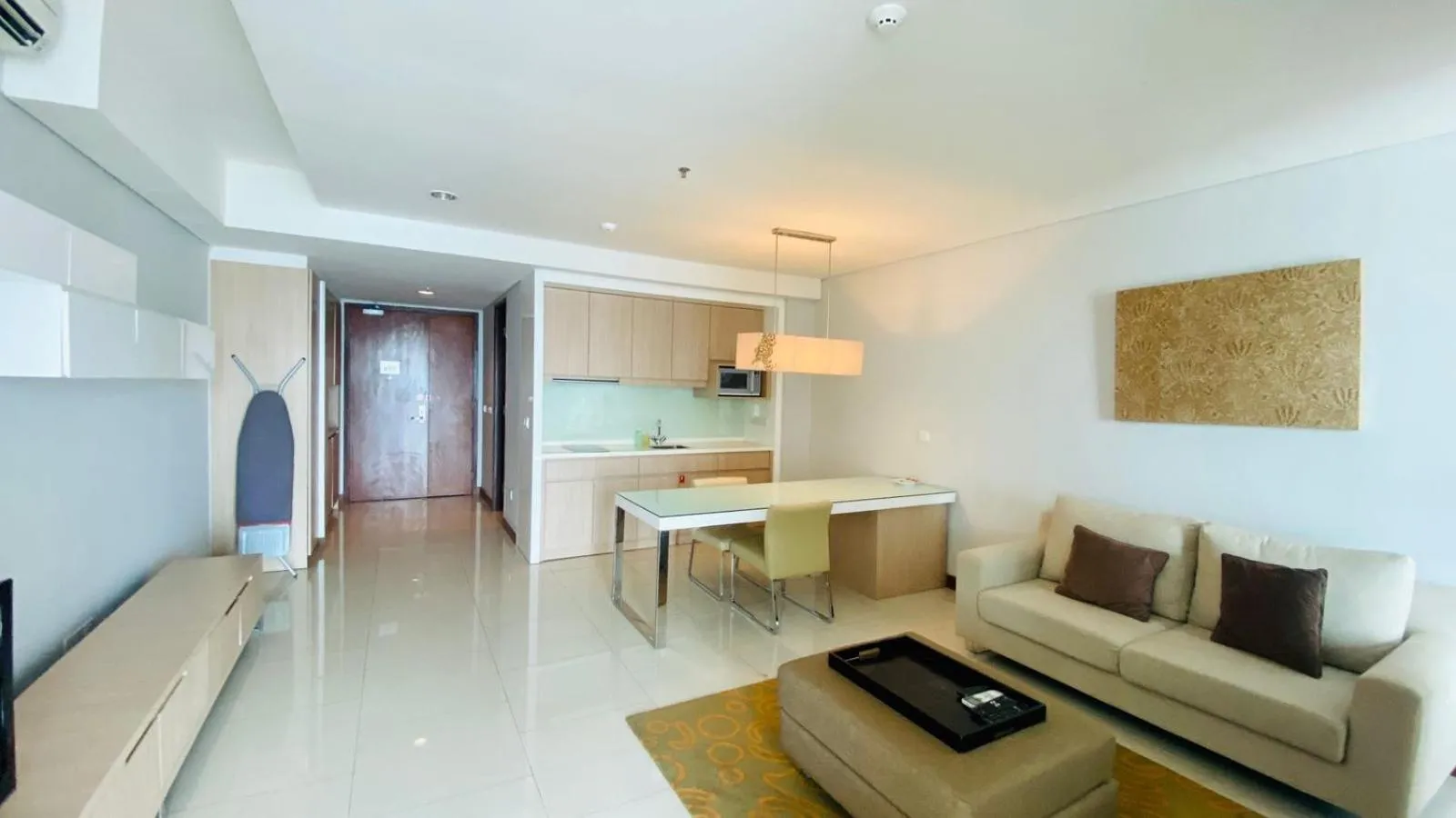 Seating area in The H Tower Rasuna Suites Kuningan Jakarta By Villaloka