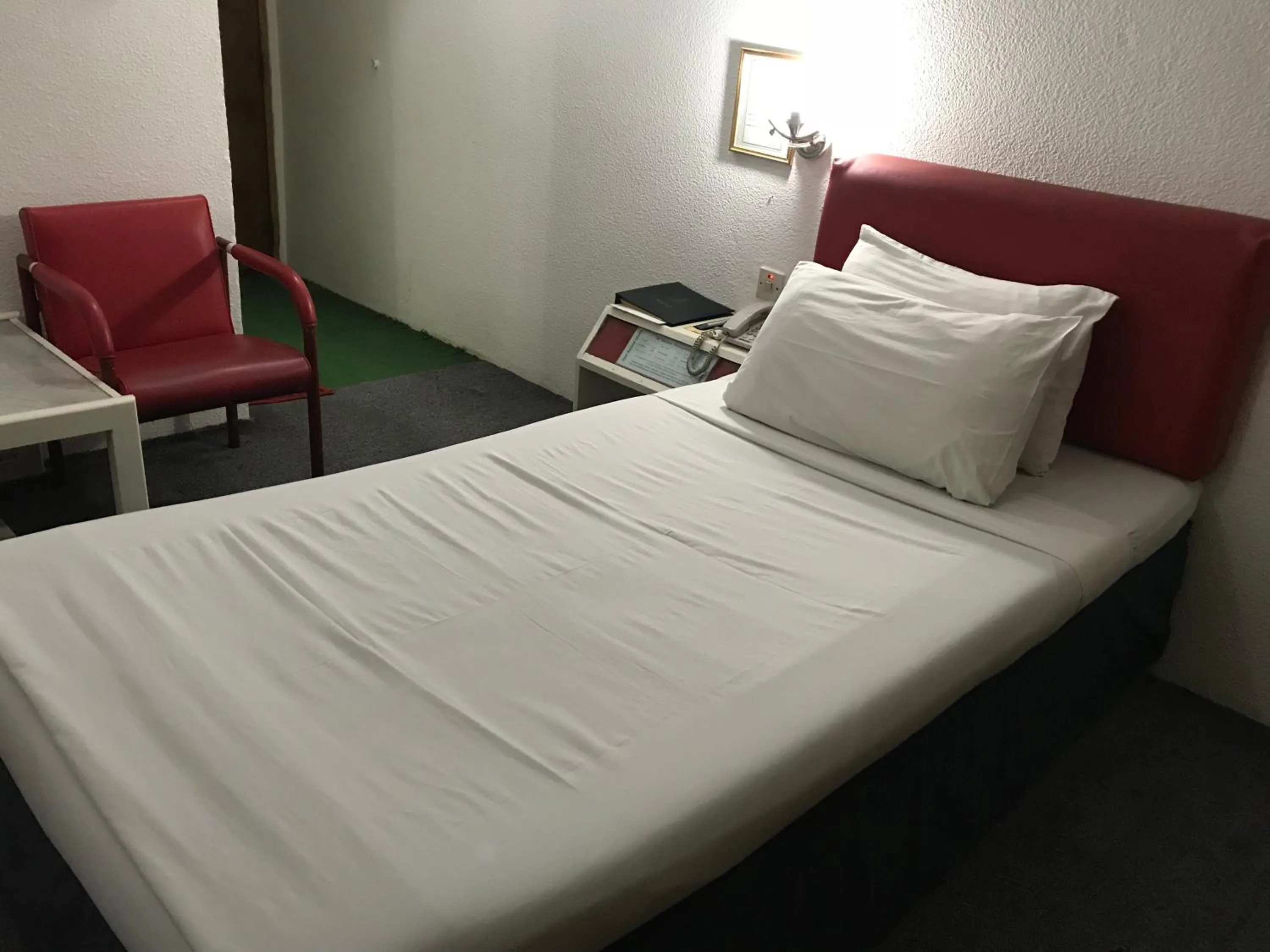 Bed in Hotel Razmoni Isha Kha International