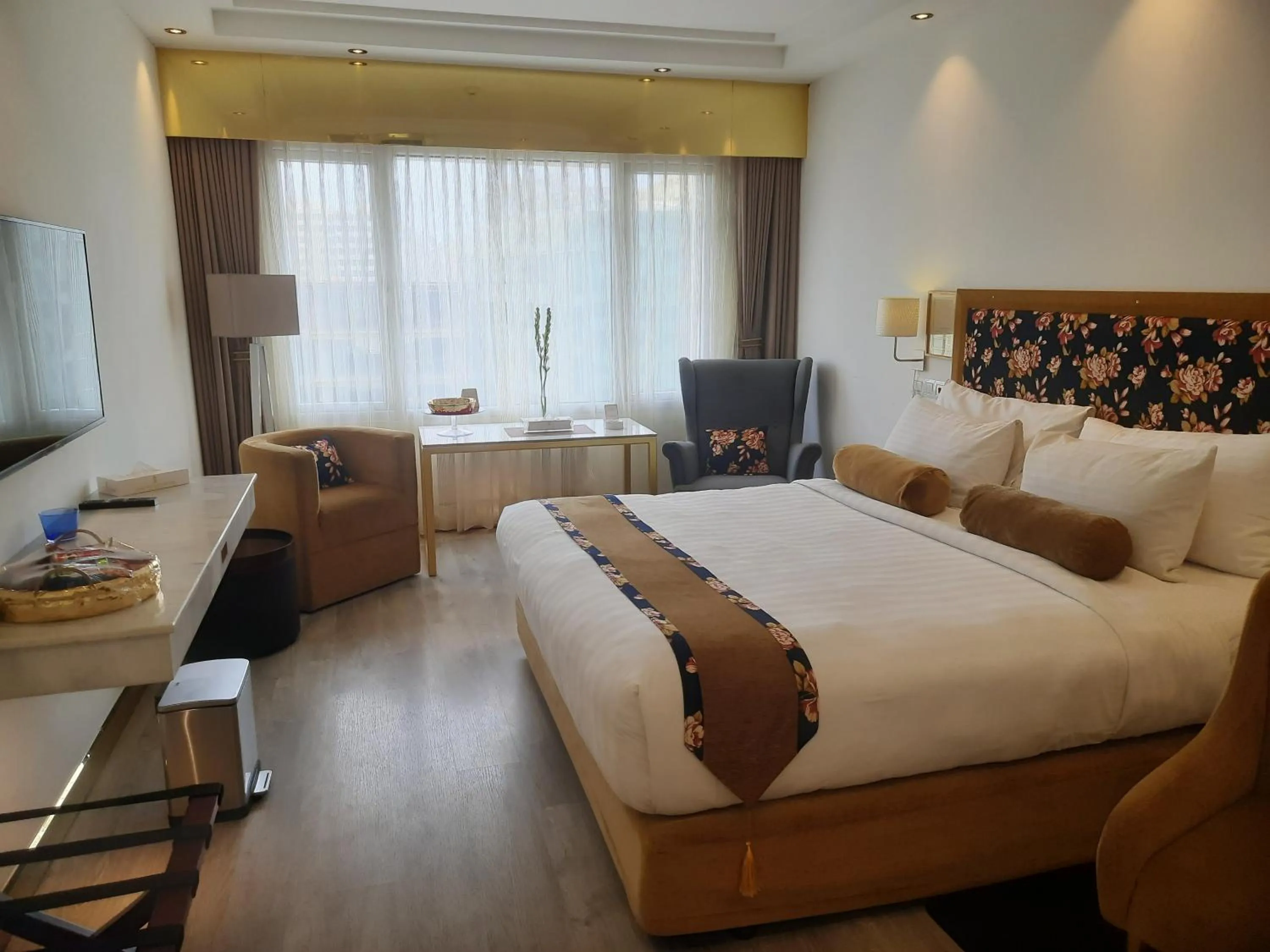 Bed in Hotel Razmoni Isha Kha International