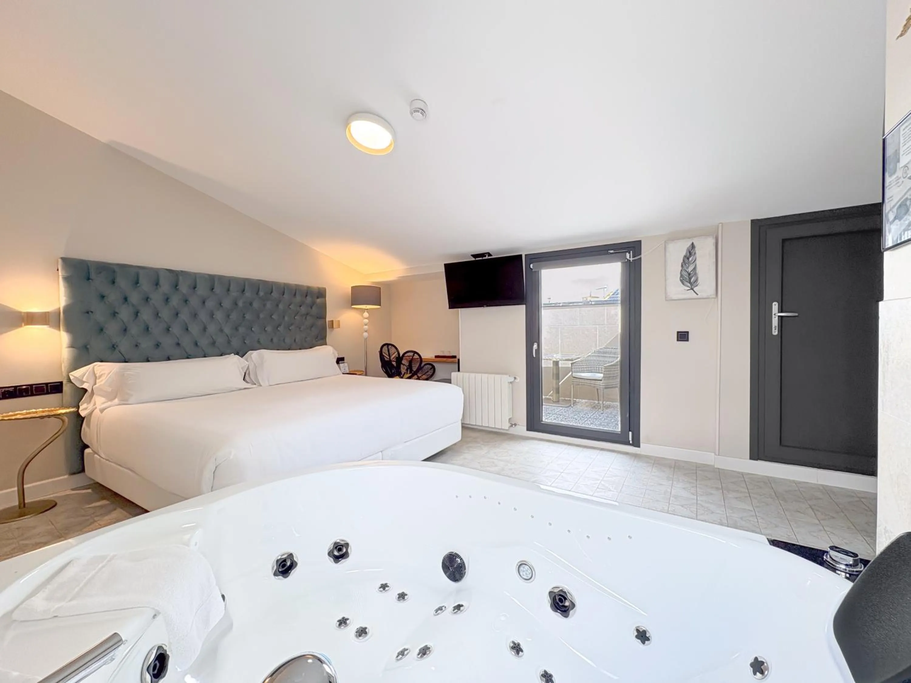 Hot Tub, Bed in Akla Hotel Badajoz