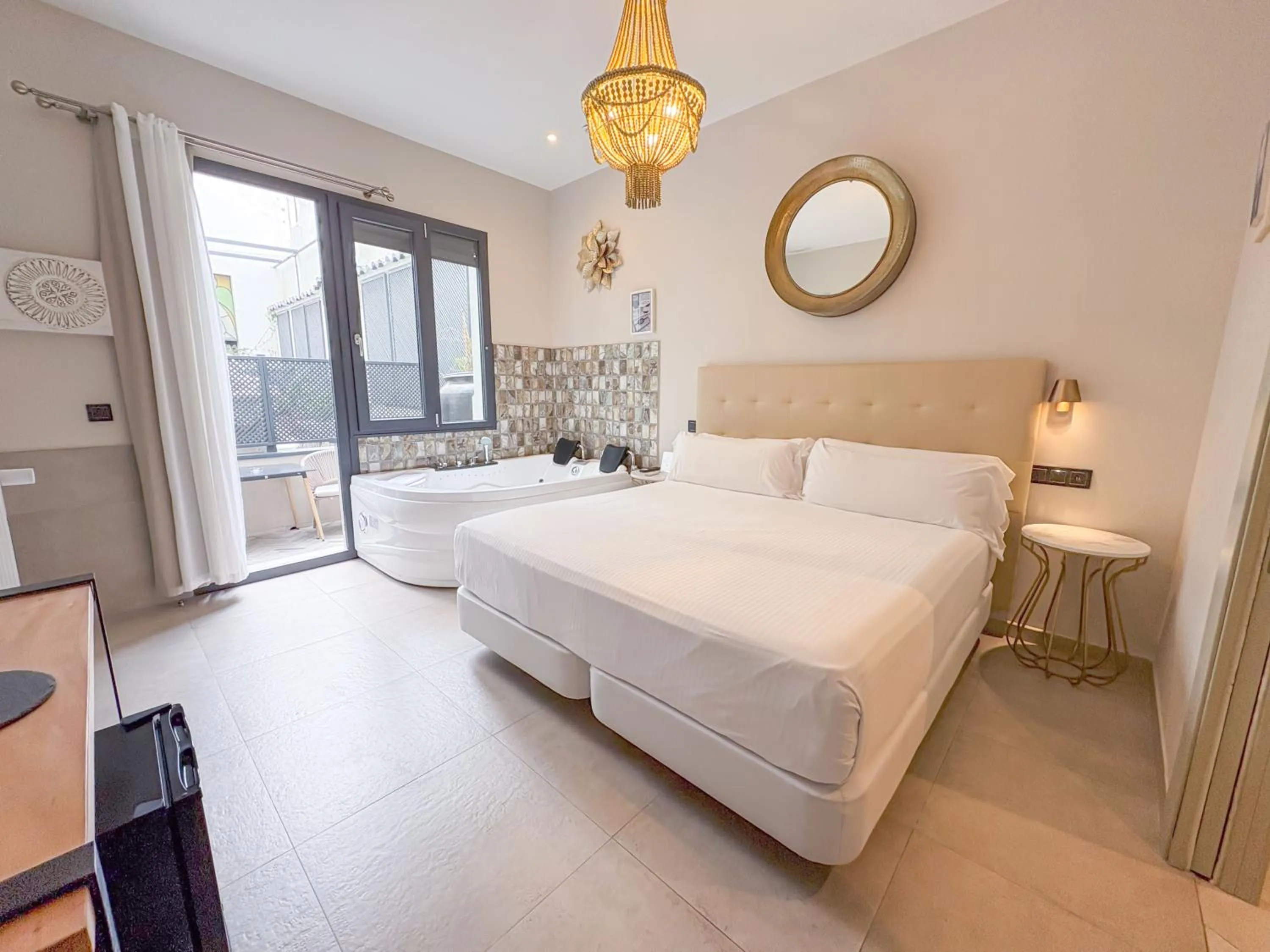 Hot Tub, Bed in Akla Hotel Badajoz