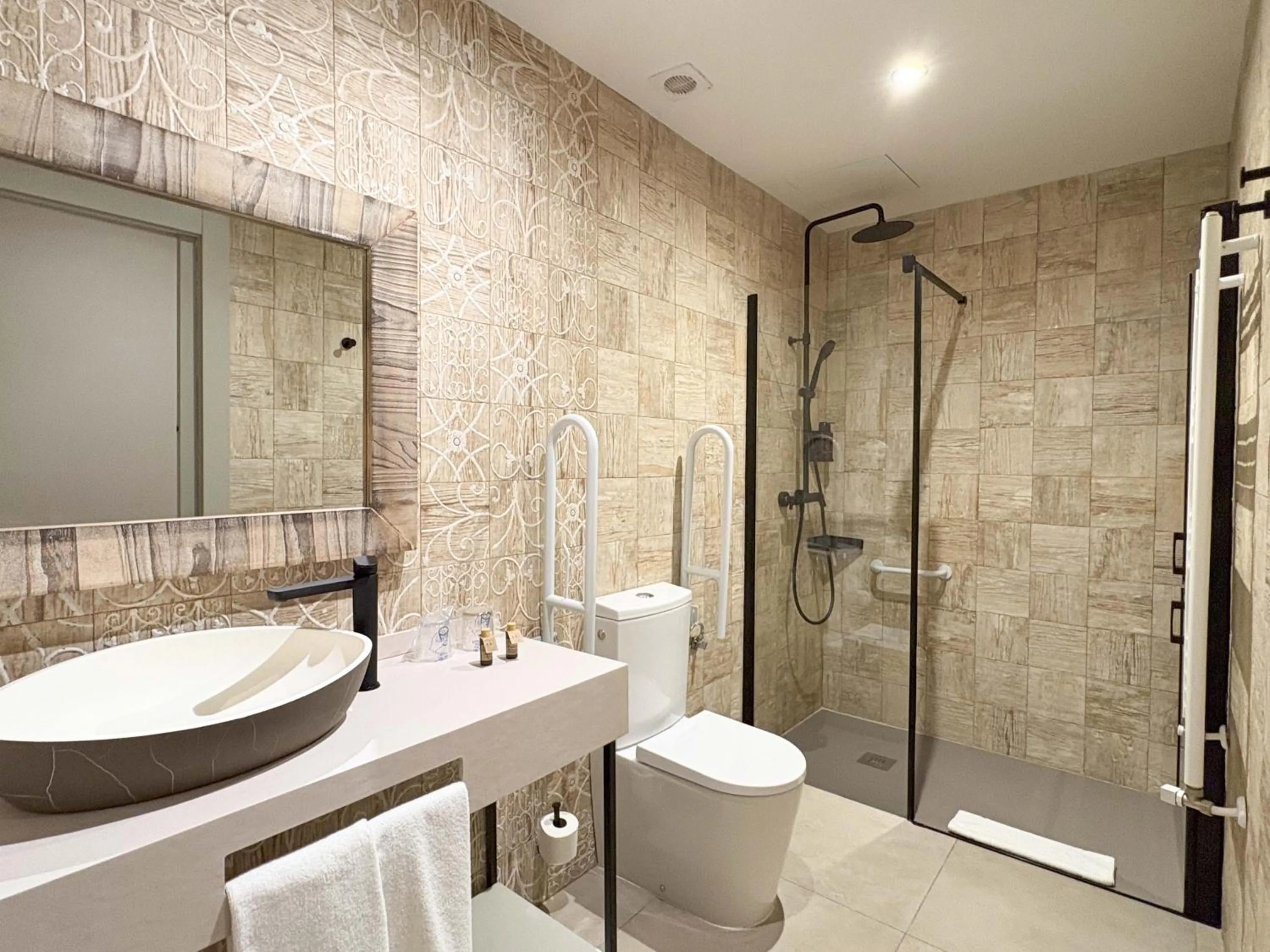 Shower in Akla Hotel Badajoz