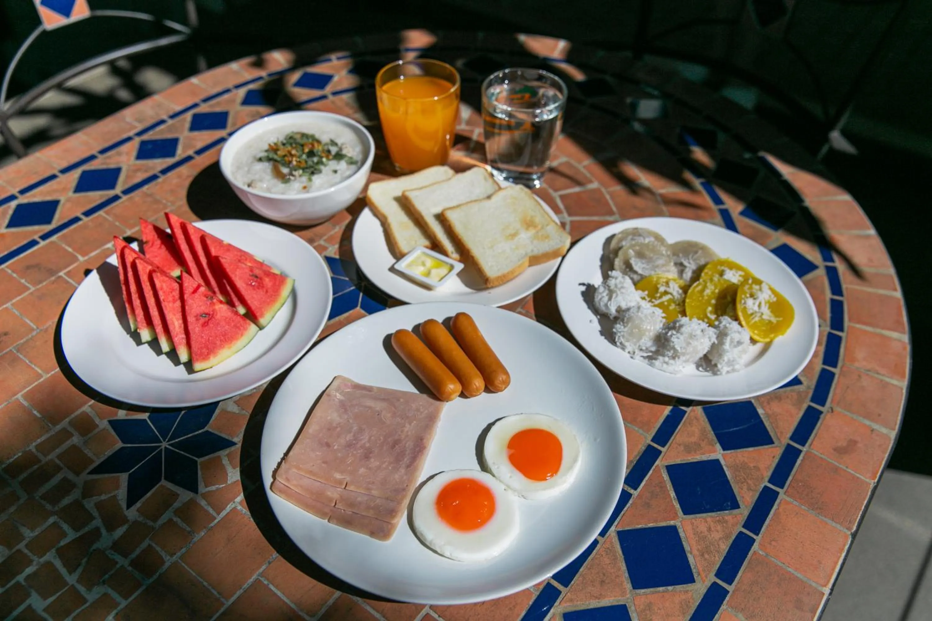 Food and drinks in Best Way Resort