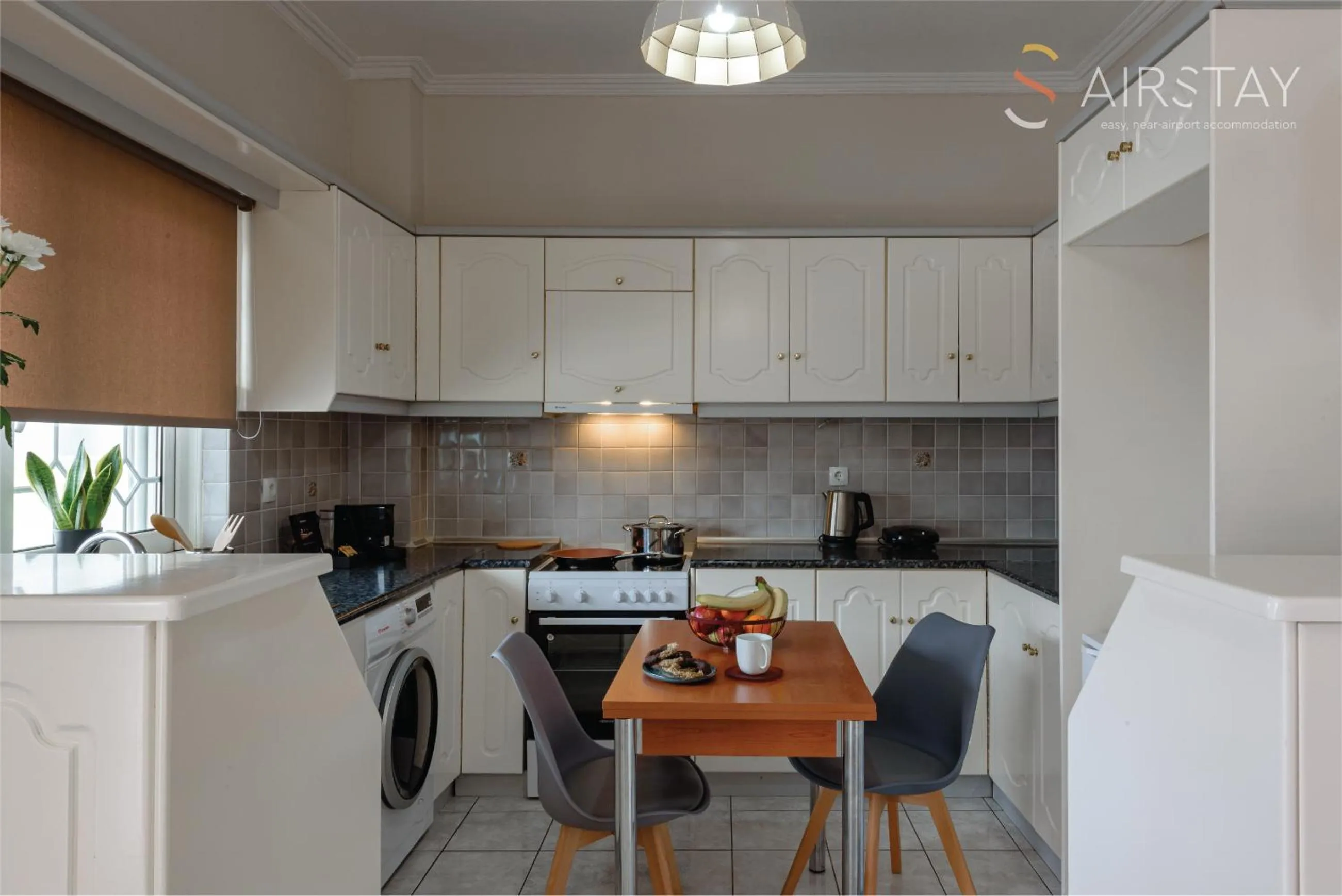 Dining area in Zilean Apartments Airport by Airstay