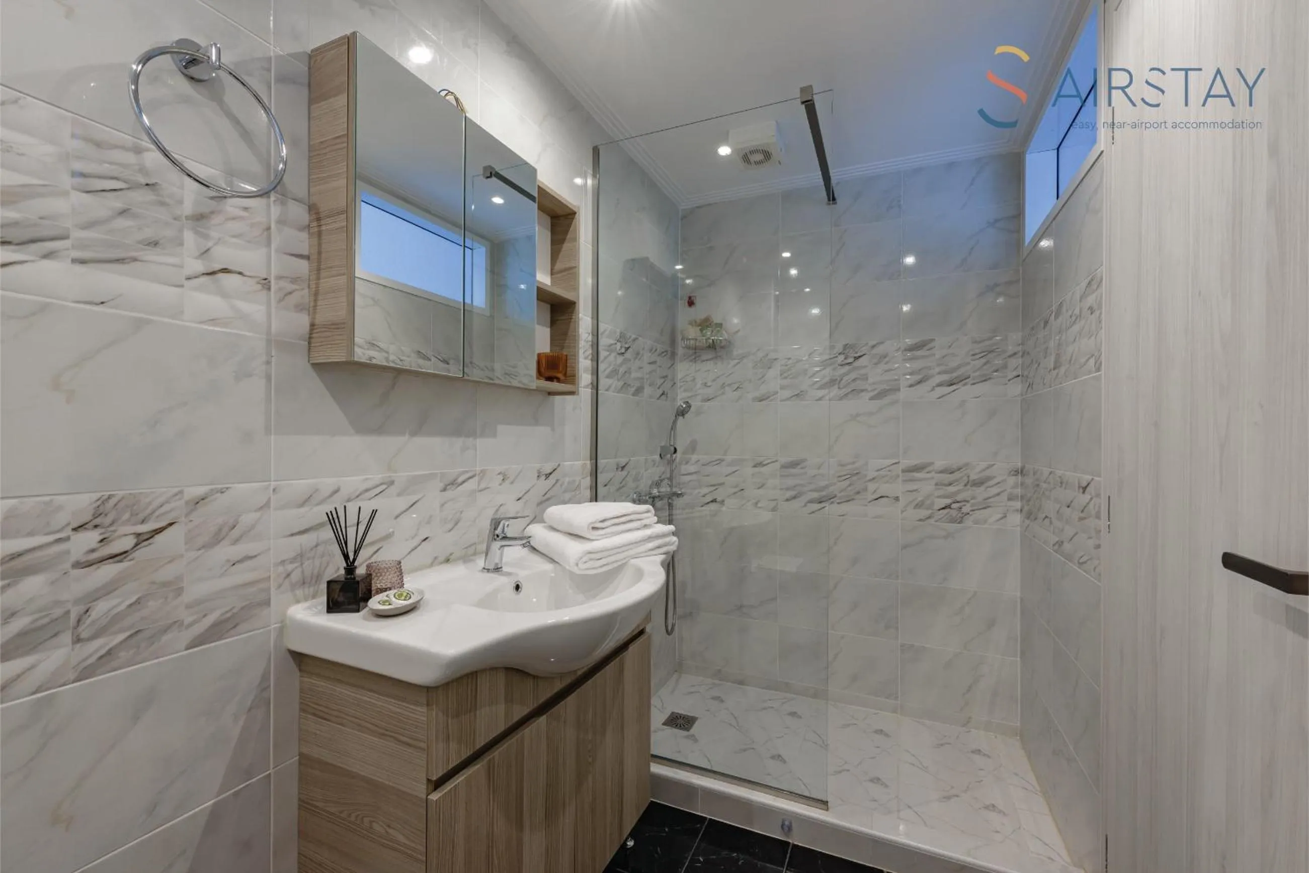 Bathroom in Zilean Apartments Airport by Airstay