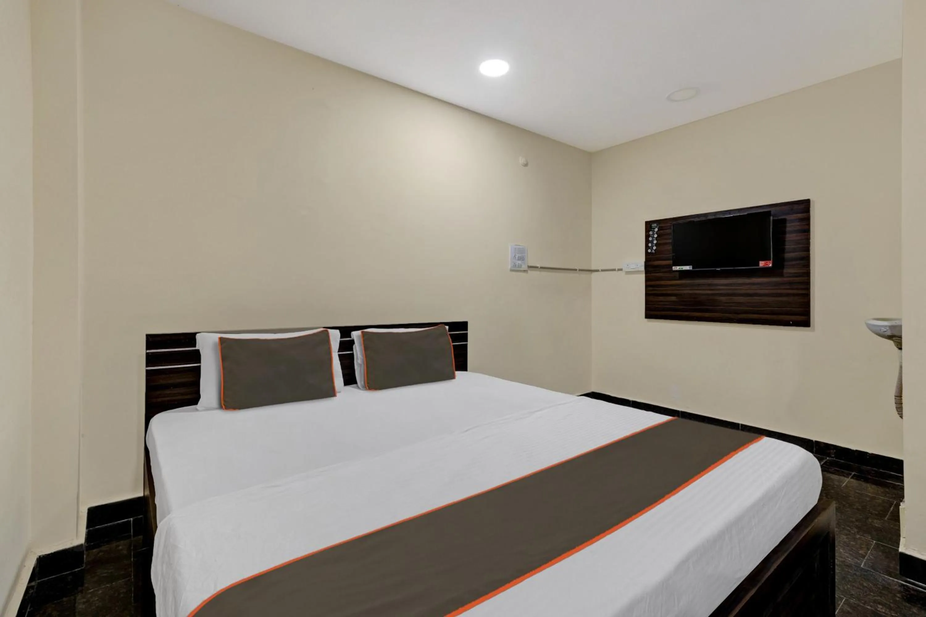 Bedroom, Bed in Hotel O AYWA STAYINN