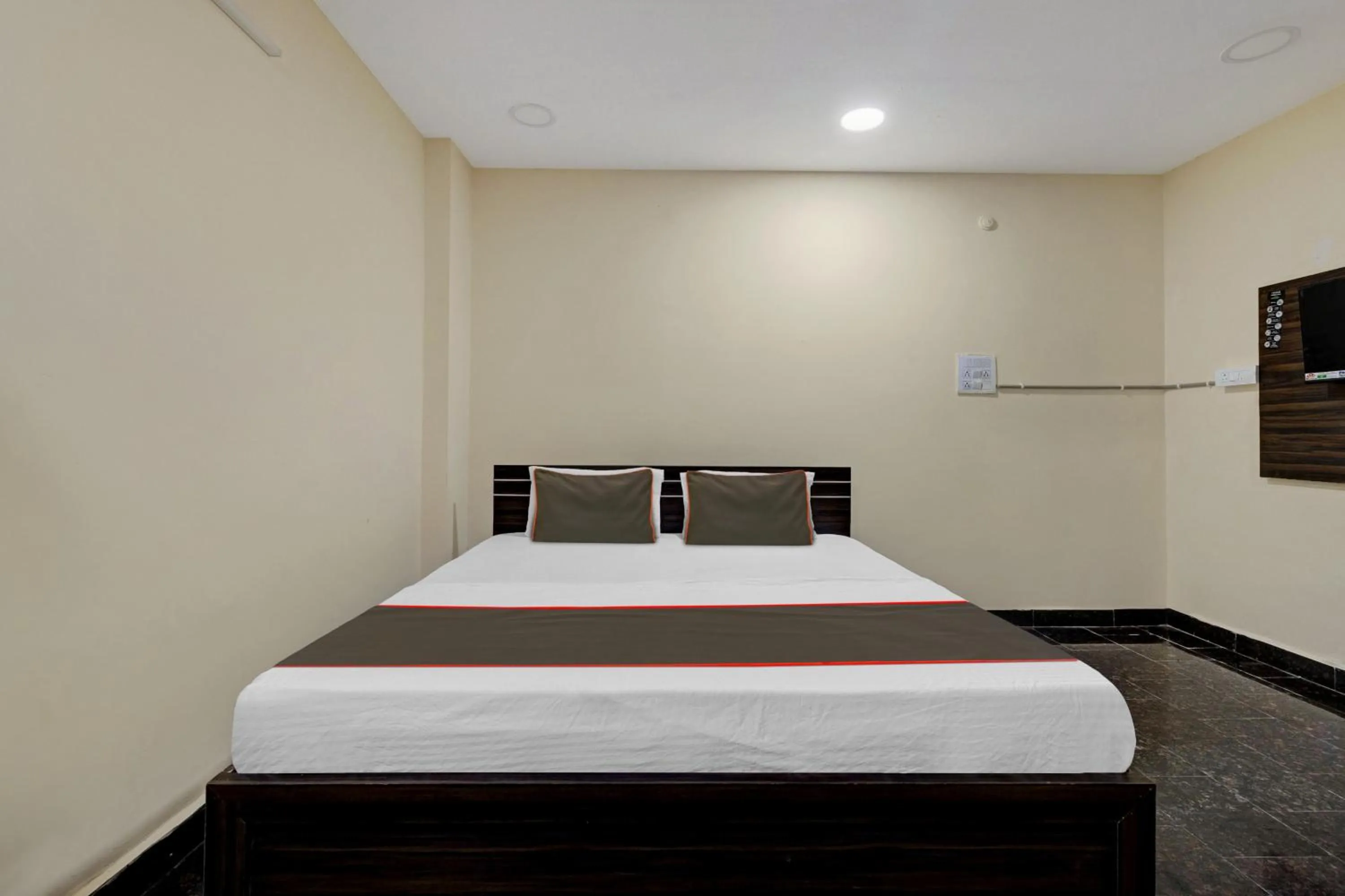 Bedroom, Bed in Hotel O AYWA STAYINN