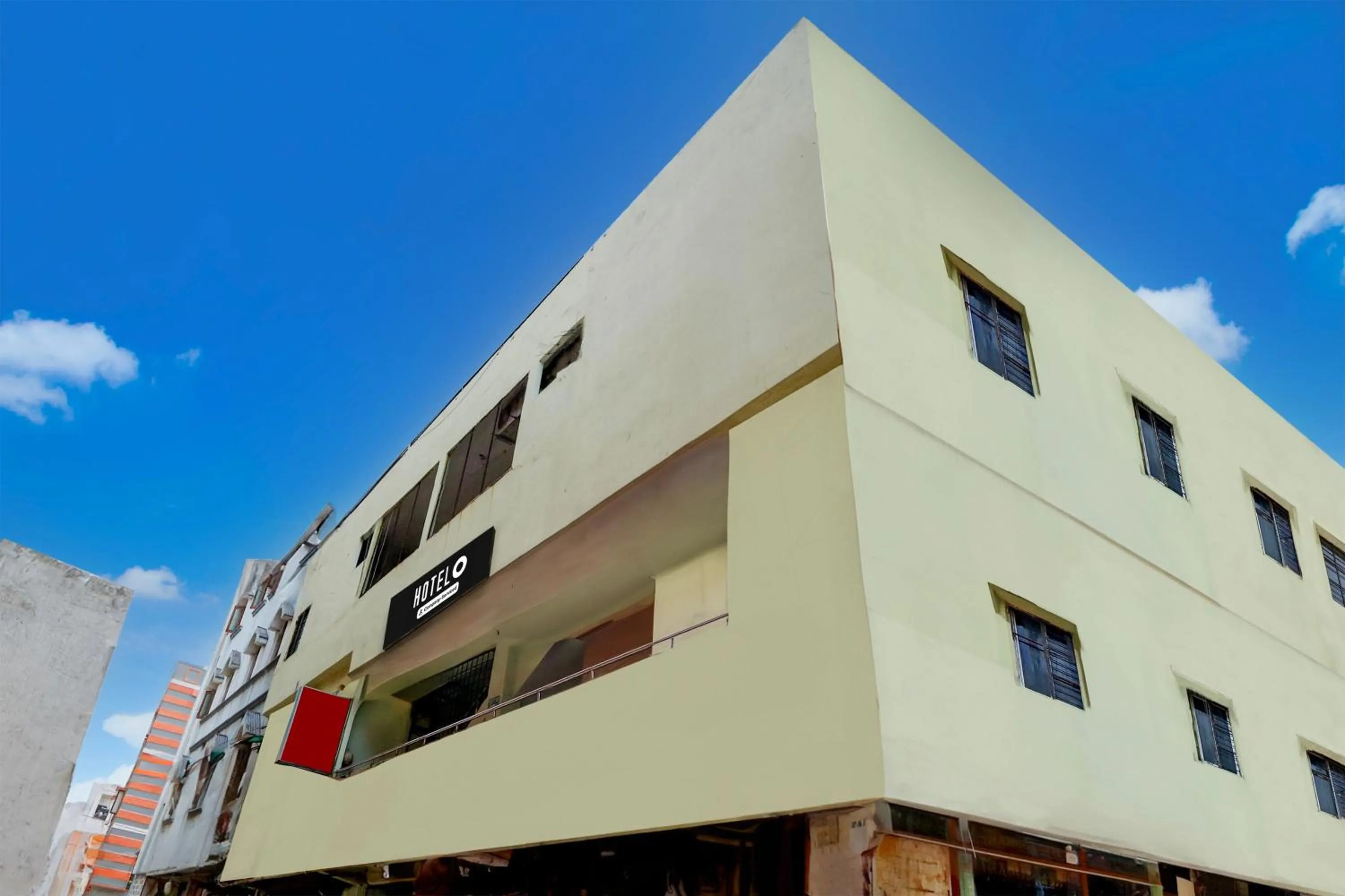 Facade/entrance in Hotel O Heavens Inn