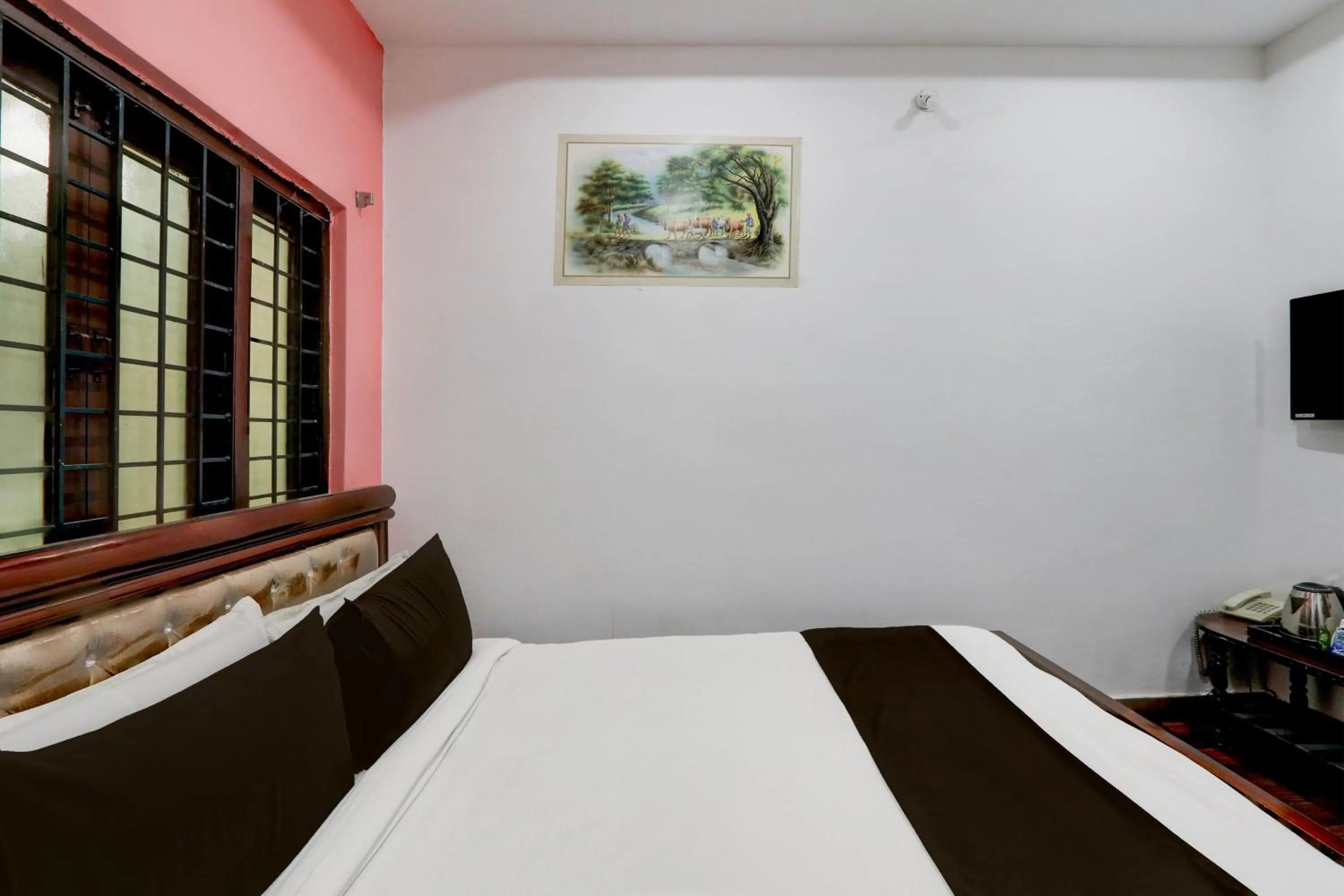 Bedroom, Bed in Hotel O Heavens Inn