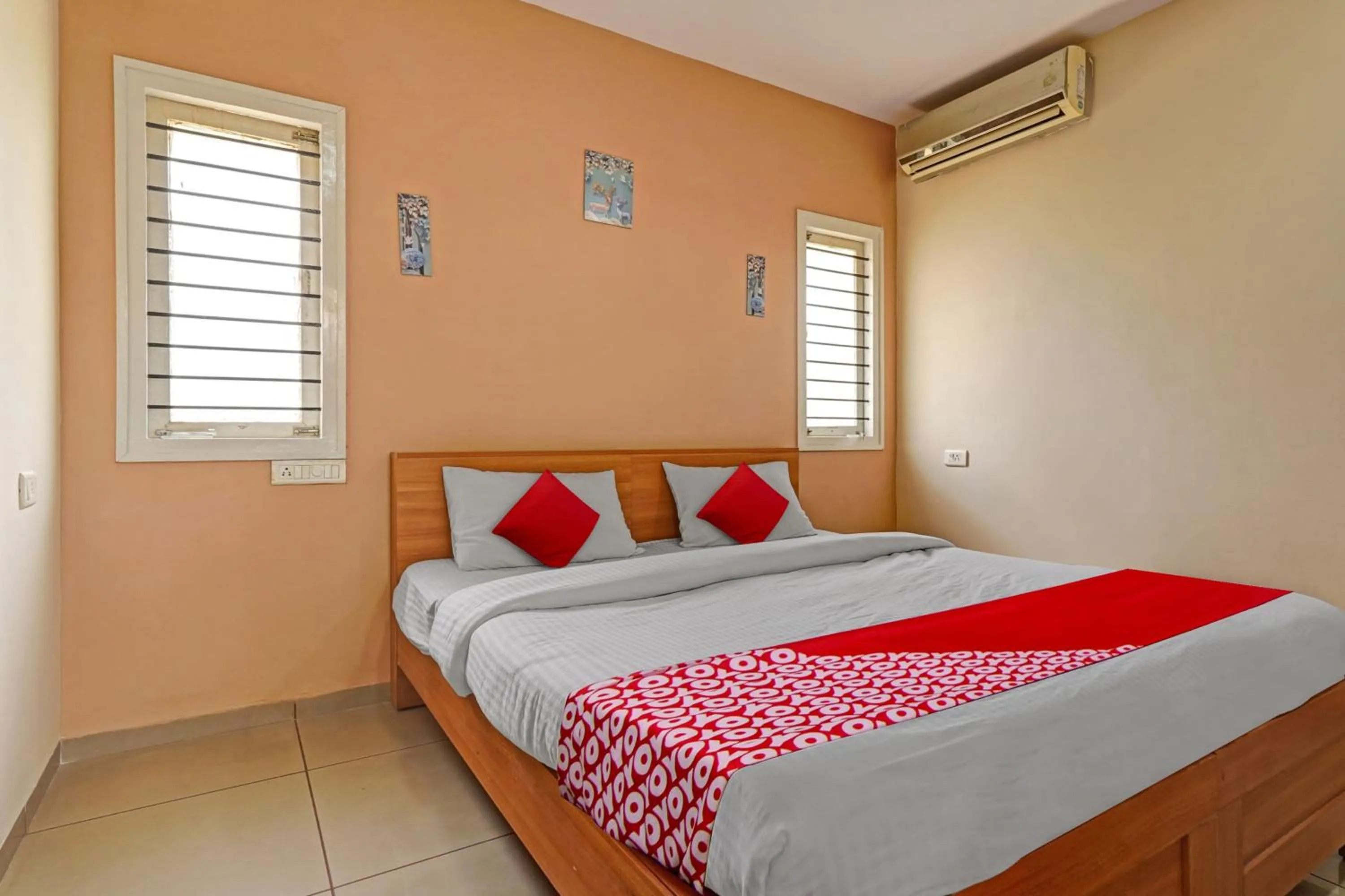 Bedroom, Bed in Hotel O Indra Suites